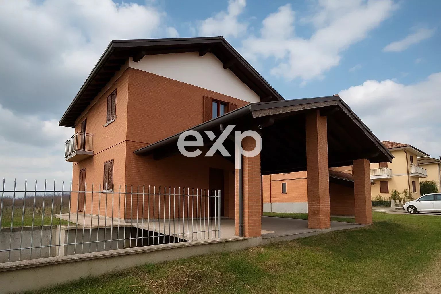 Casa indipendente con terreno in vendita ad Asti