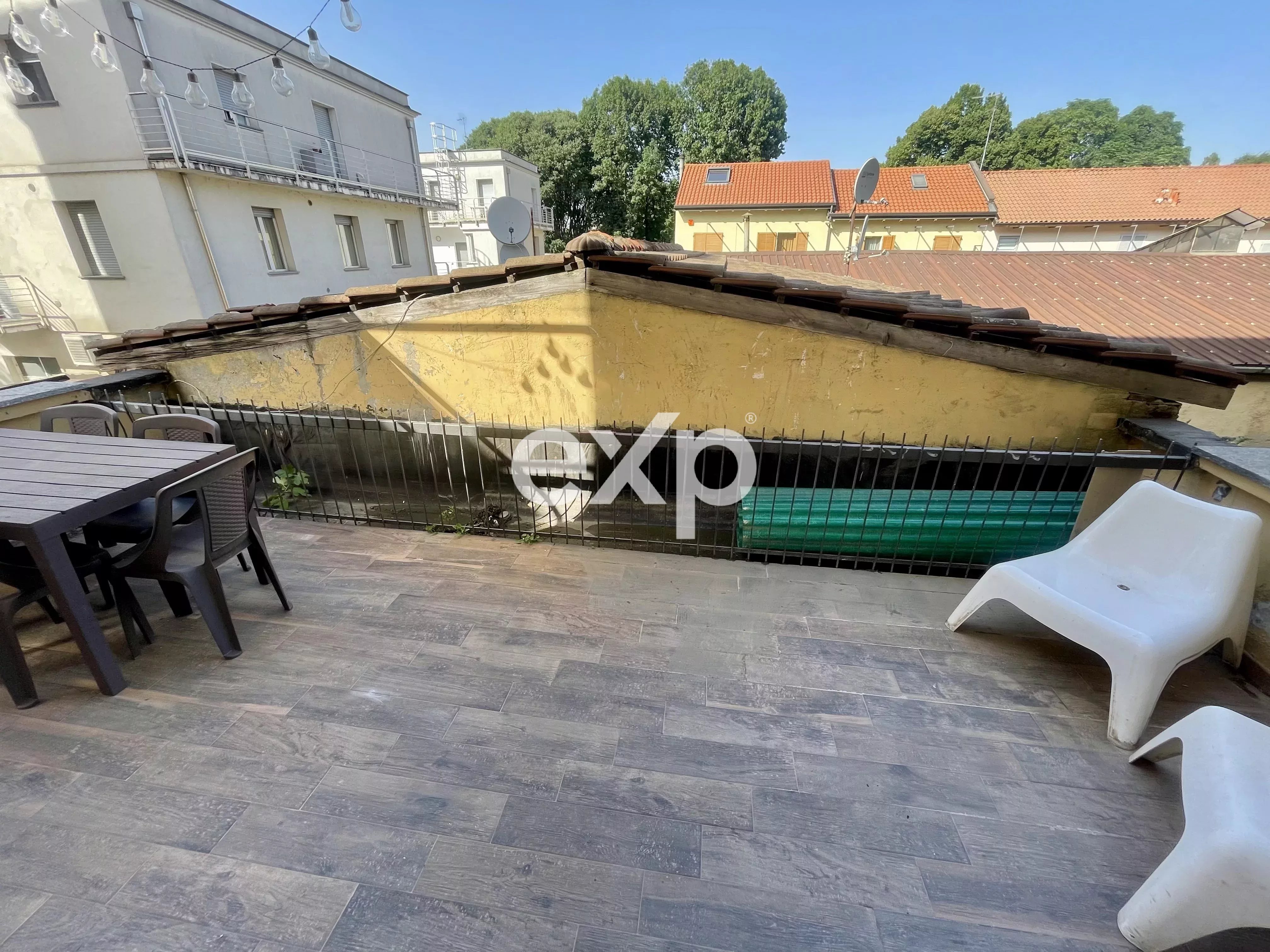 DUE LOCALI DI 50 MQ CON TERRAZZO