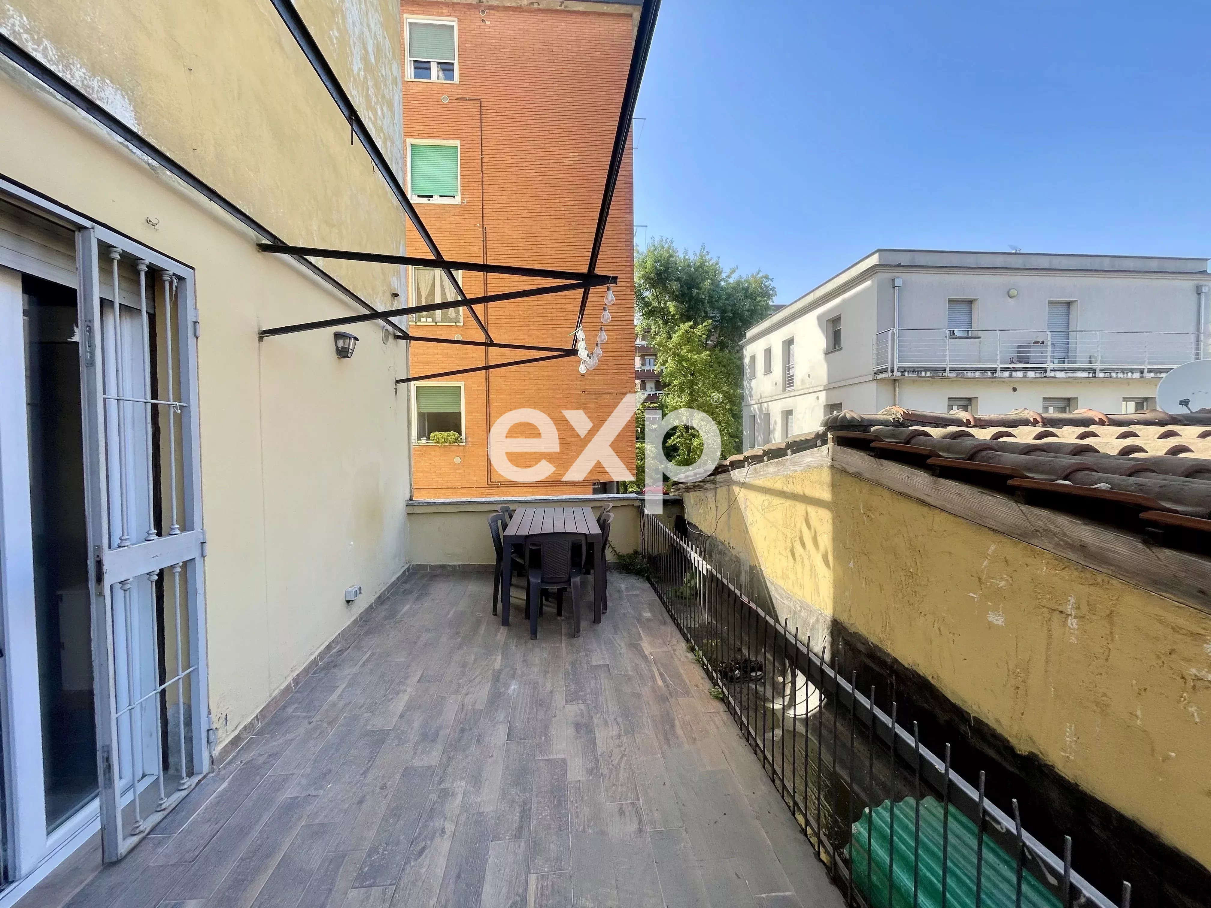 DUE LOCALI DI 50 MQ CON TERRAZZO