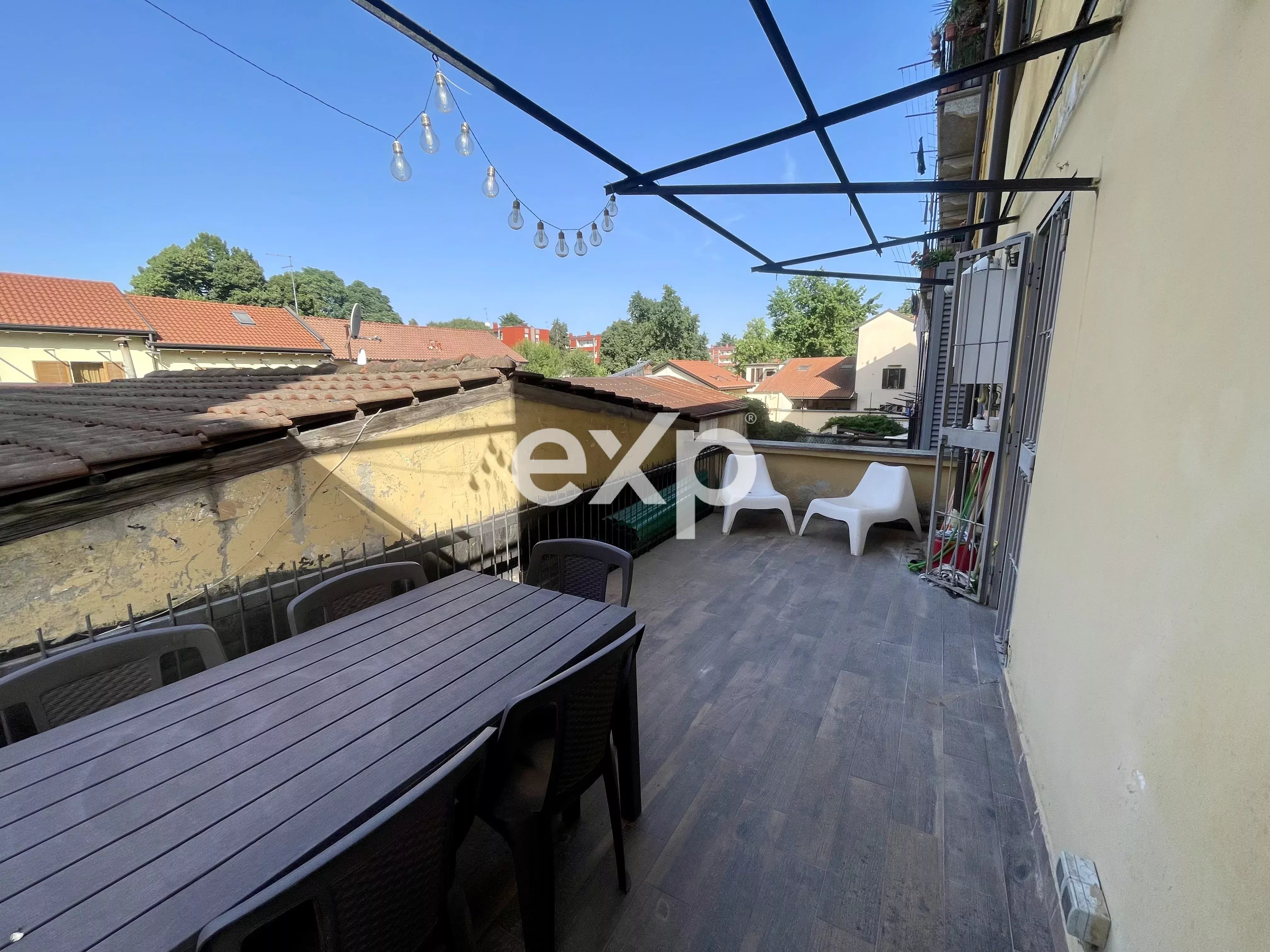 DUE LOCALI DI 50 MQ CON TERRAZZO