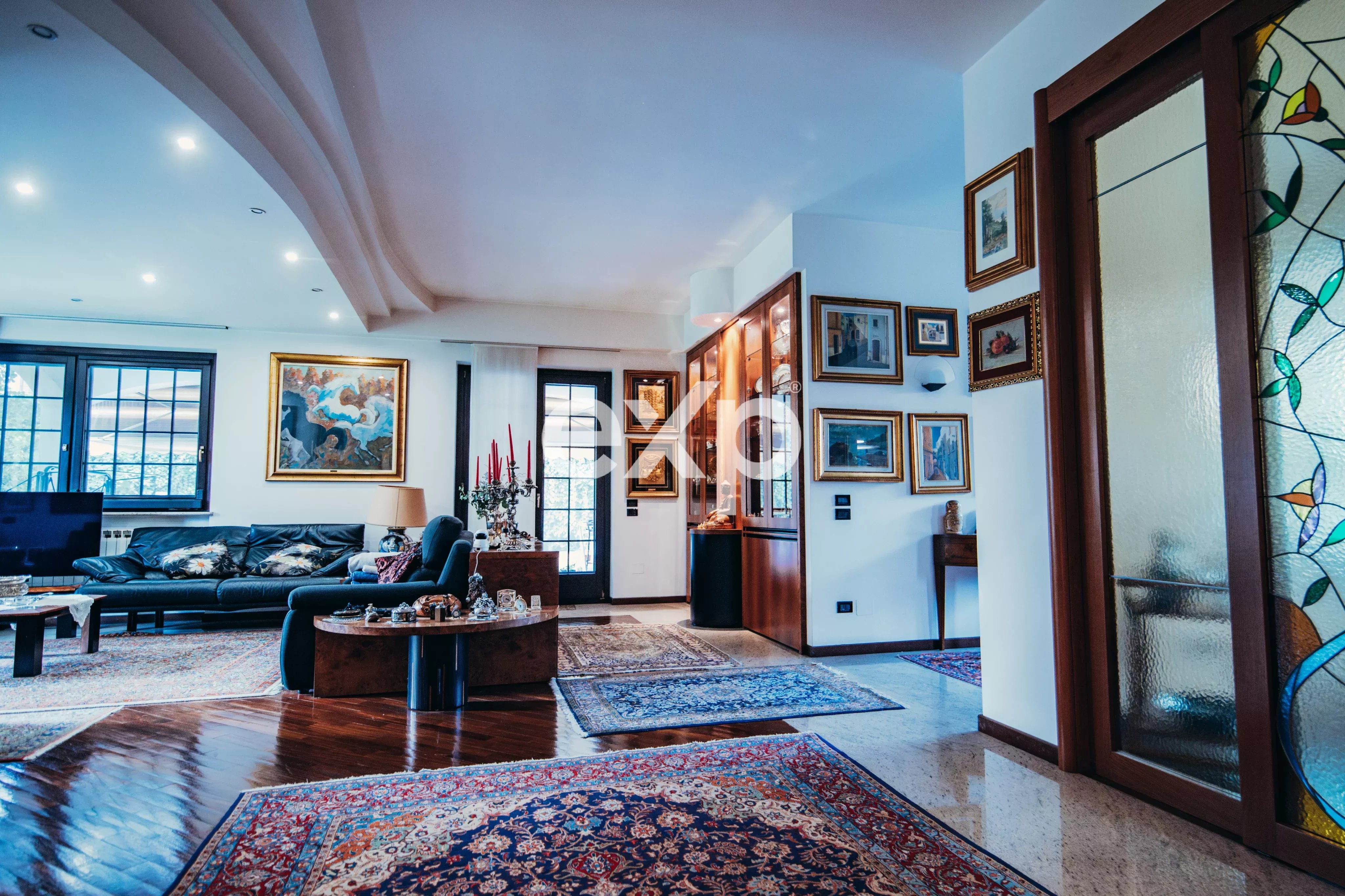 VILLA DI LUSSO CON PISCINA E PARCO