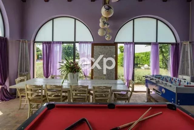 Un raffinato rifugio sulla costa veneziana – Villa privata di lusso con piscina a Jesolo