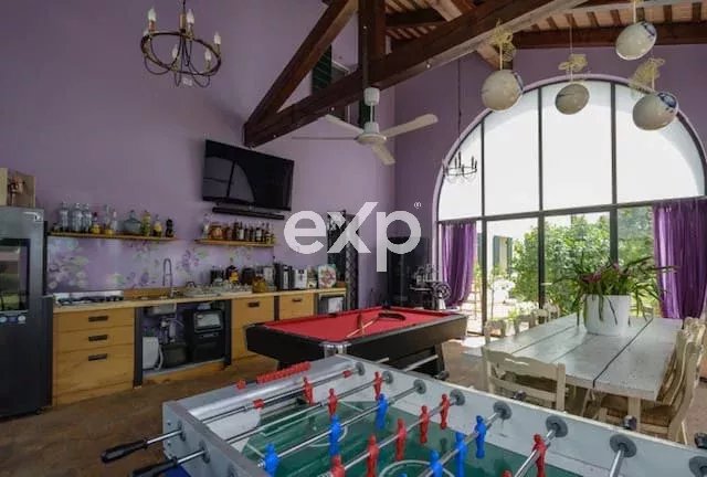 Un raffinato rifugio sulla costa veneziana – Villa privata di lusso con piscina a Jesolo