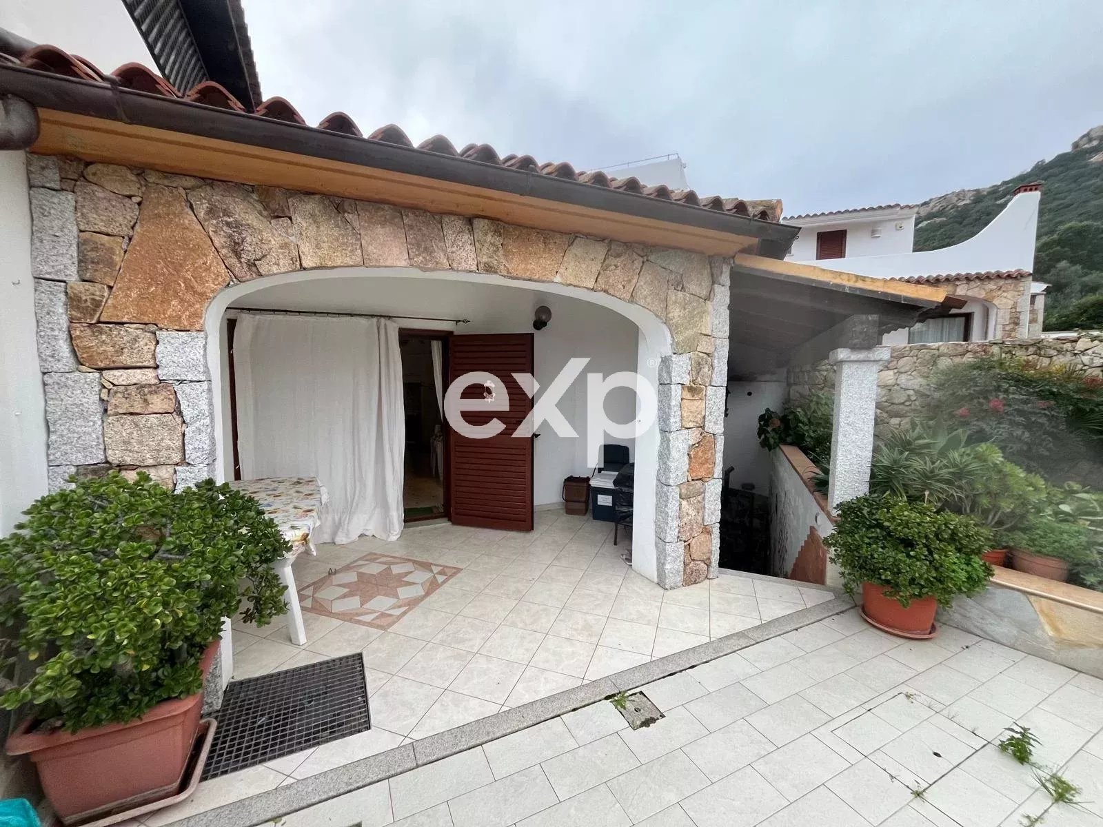 Villetta a schiera a pochi minuti da Porto Taverna – Ottimo investimento