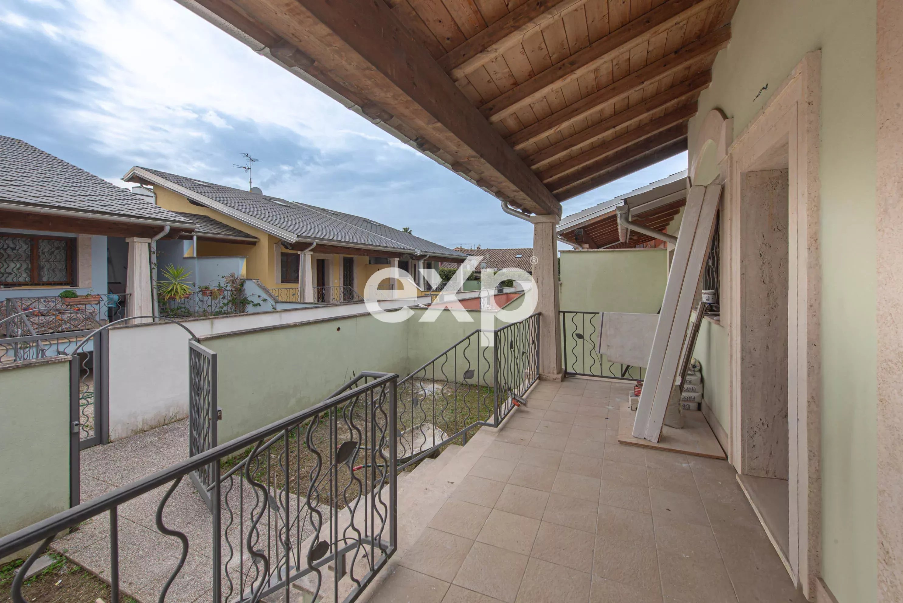 Elegante Villa con 3 Camere a Infernetto, Roma