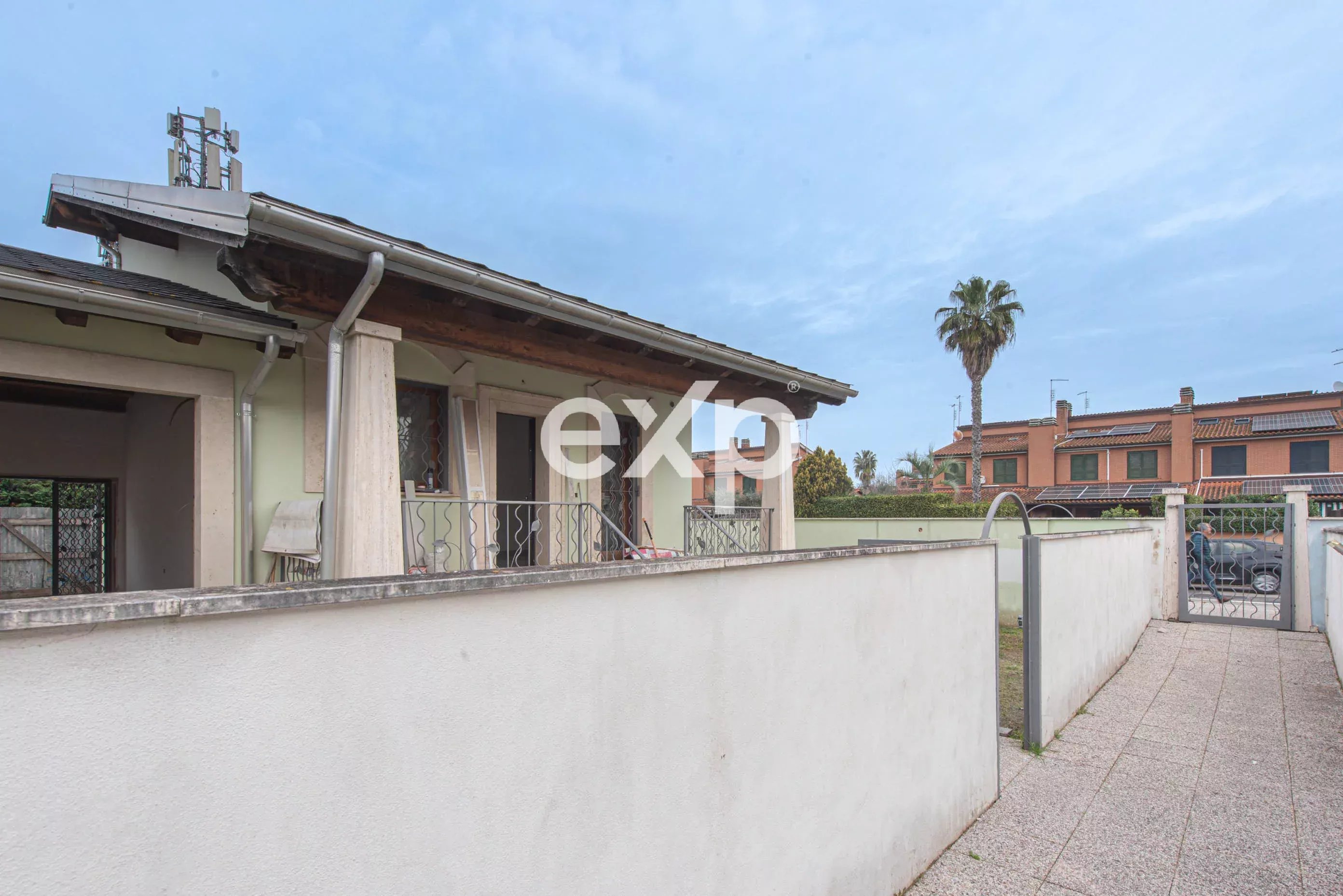 Elegante Villa con 3 Camere a Infernetto, Roma