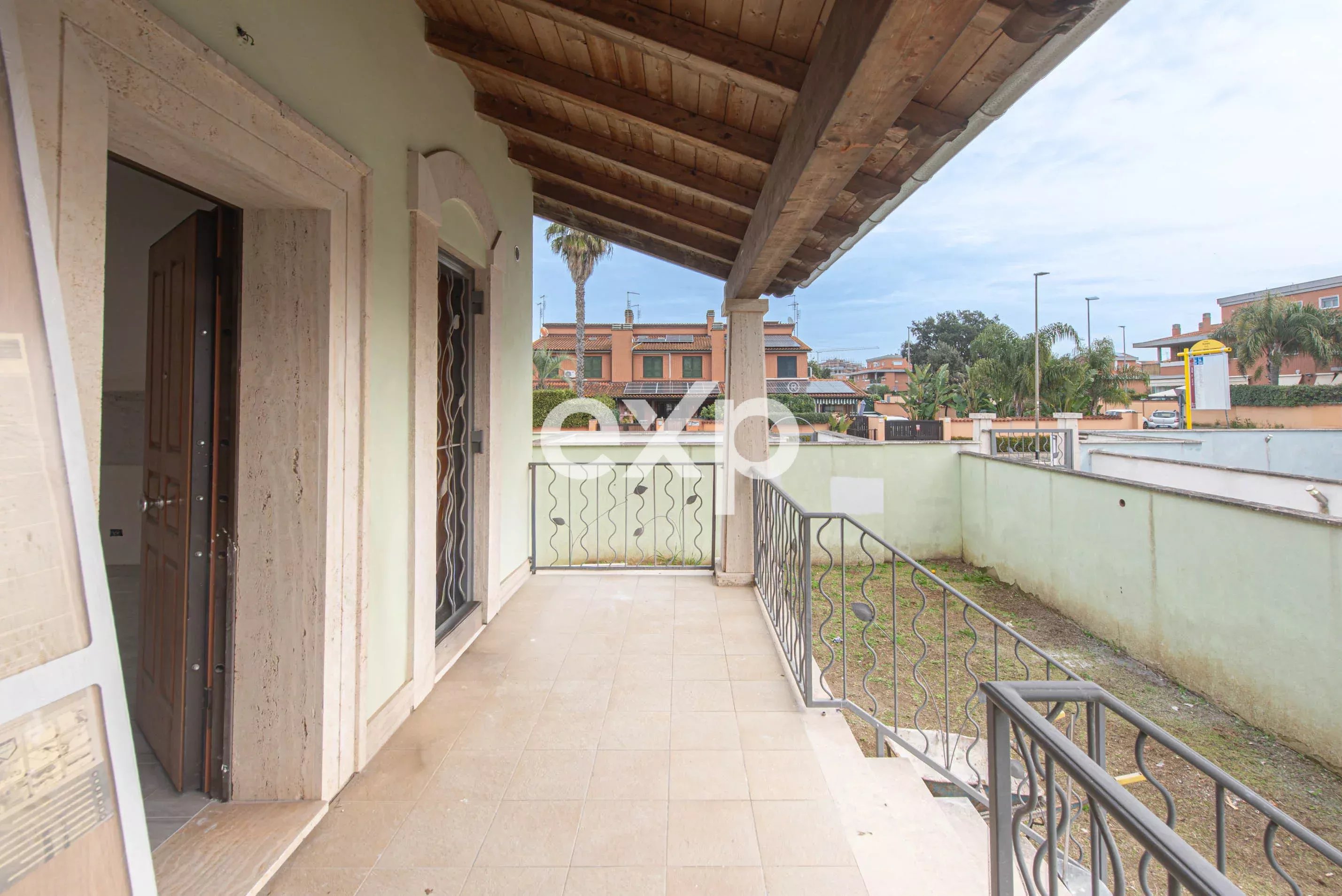 Elegante Villa con 3 Camere a Infernetto, Roma