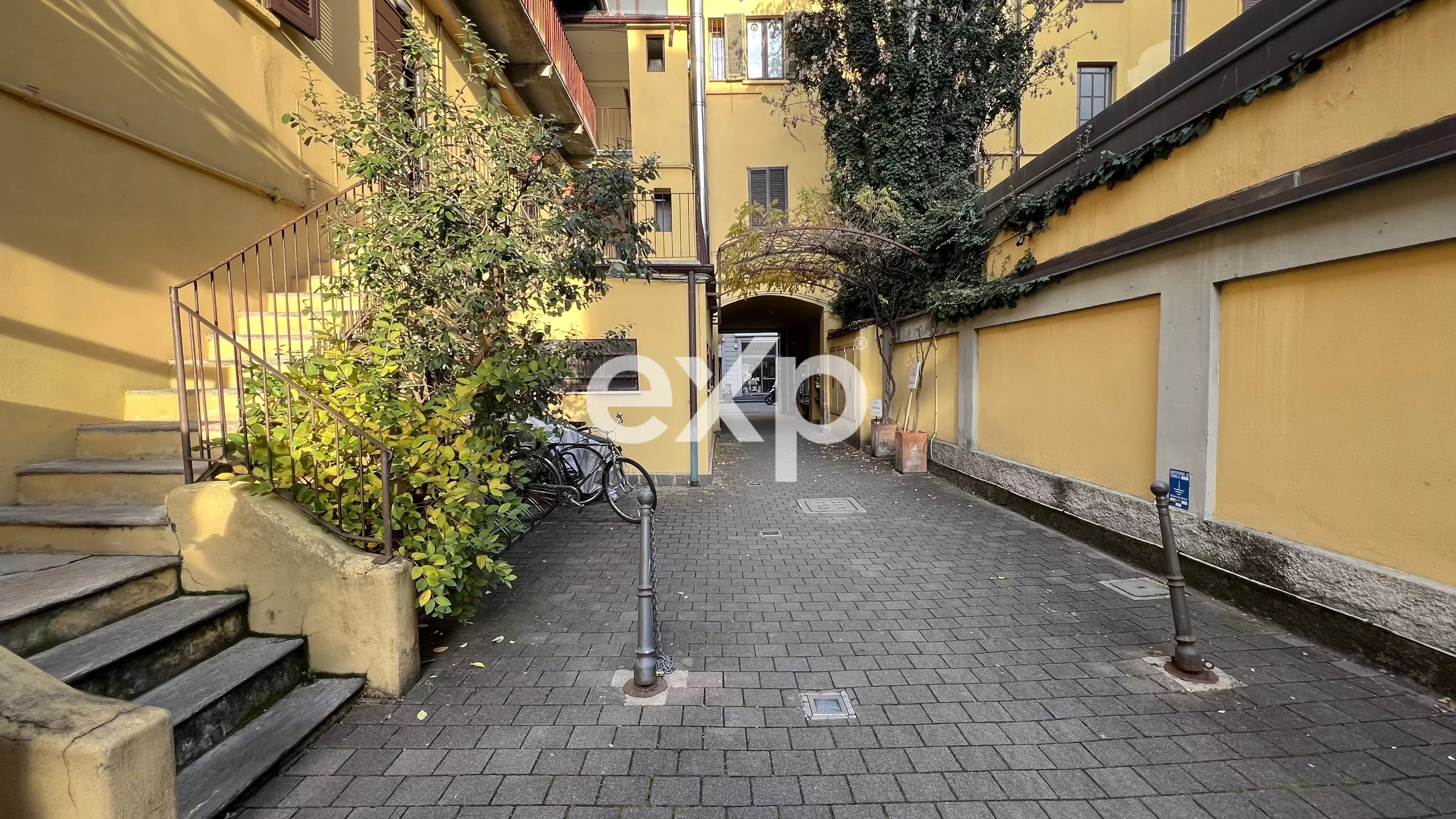 Via Marghera – Ufficio indipendente con posto auto