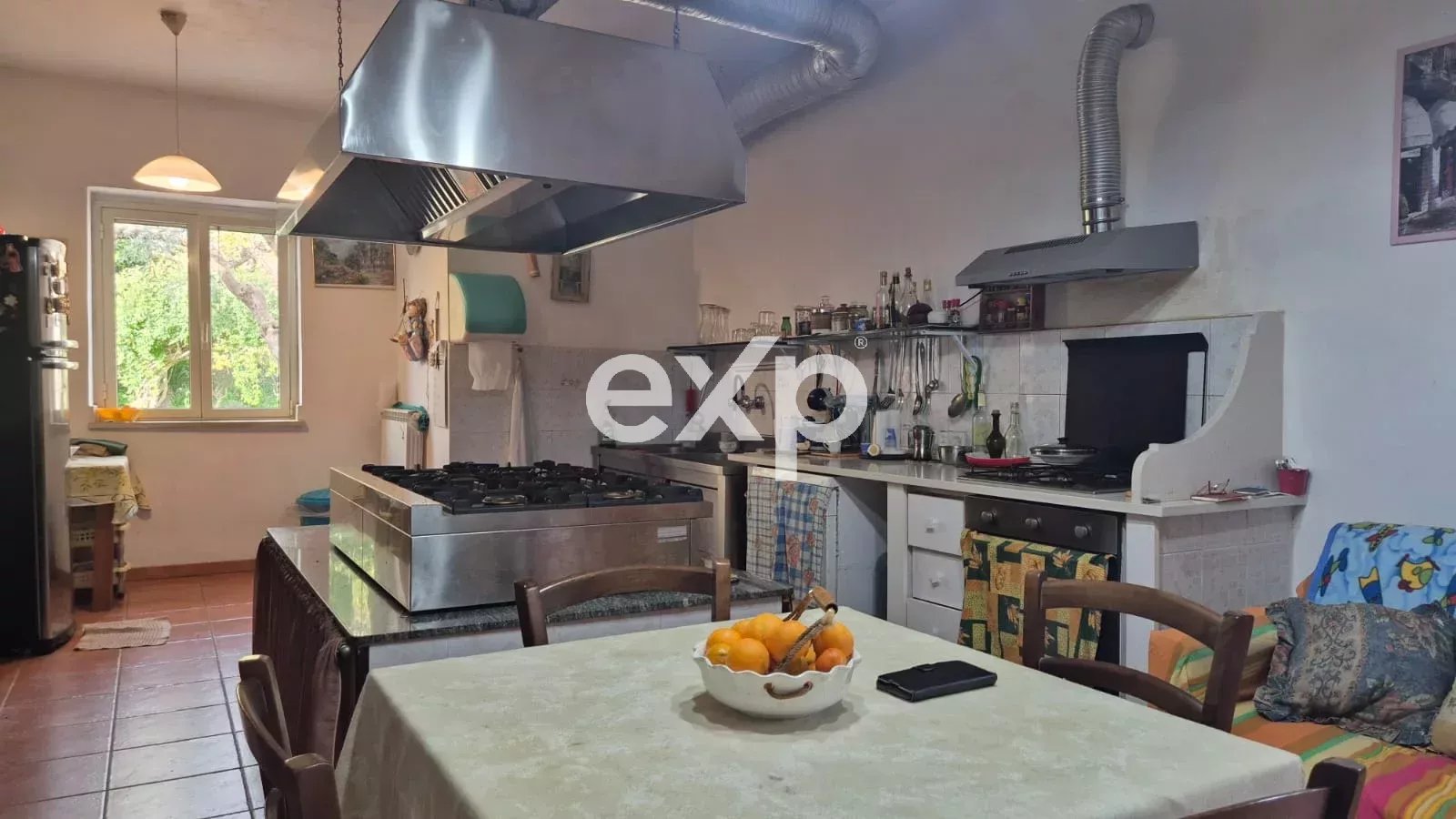Proprietà indipendente con doppio accesso, ideale casa o investimento