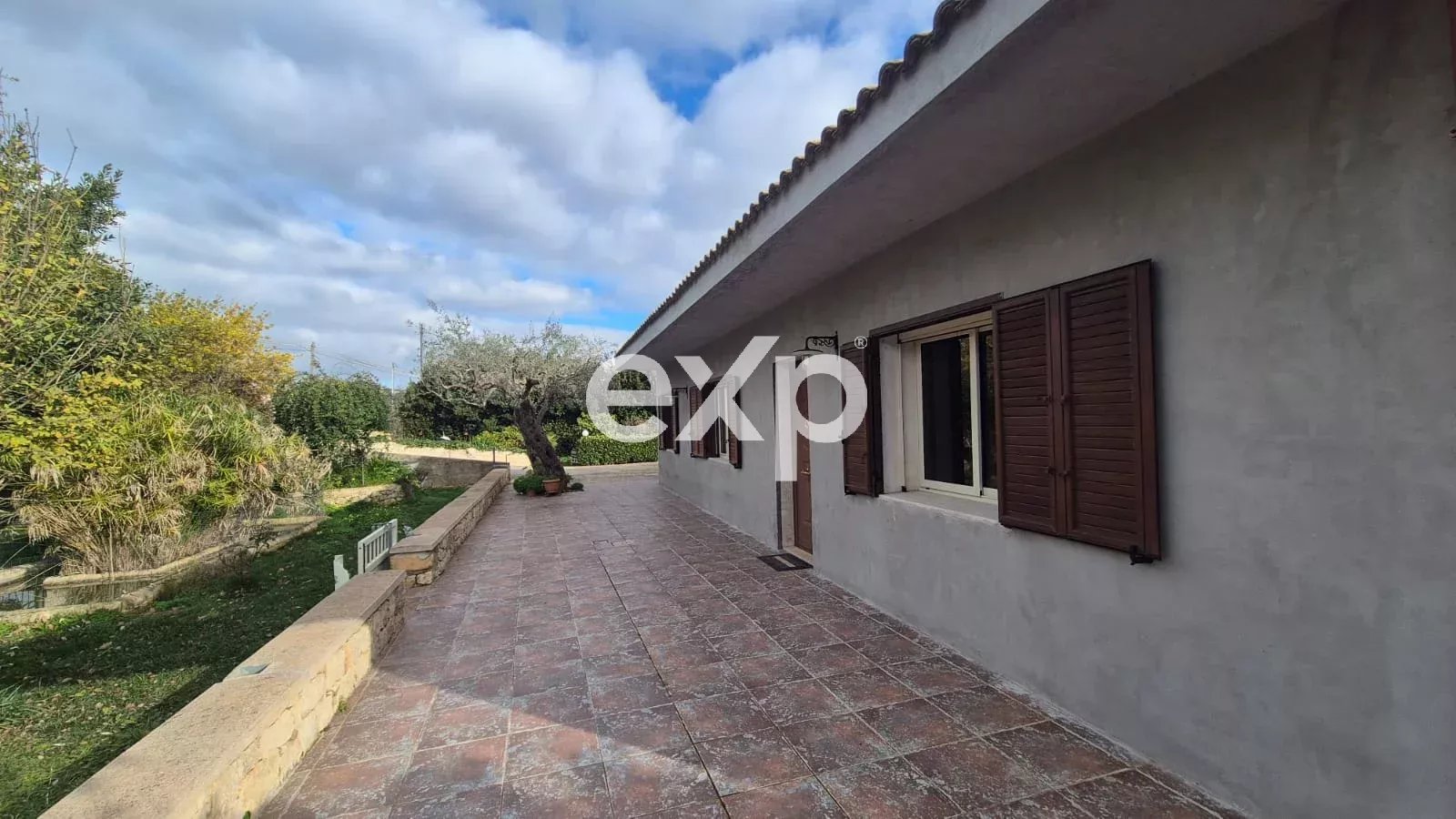 Proprietà indipendente con doppio accesso, ideale casa o investimento