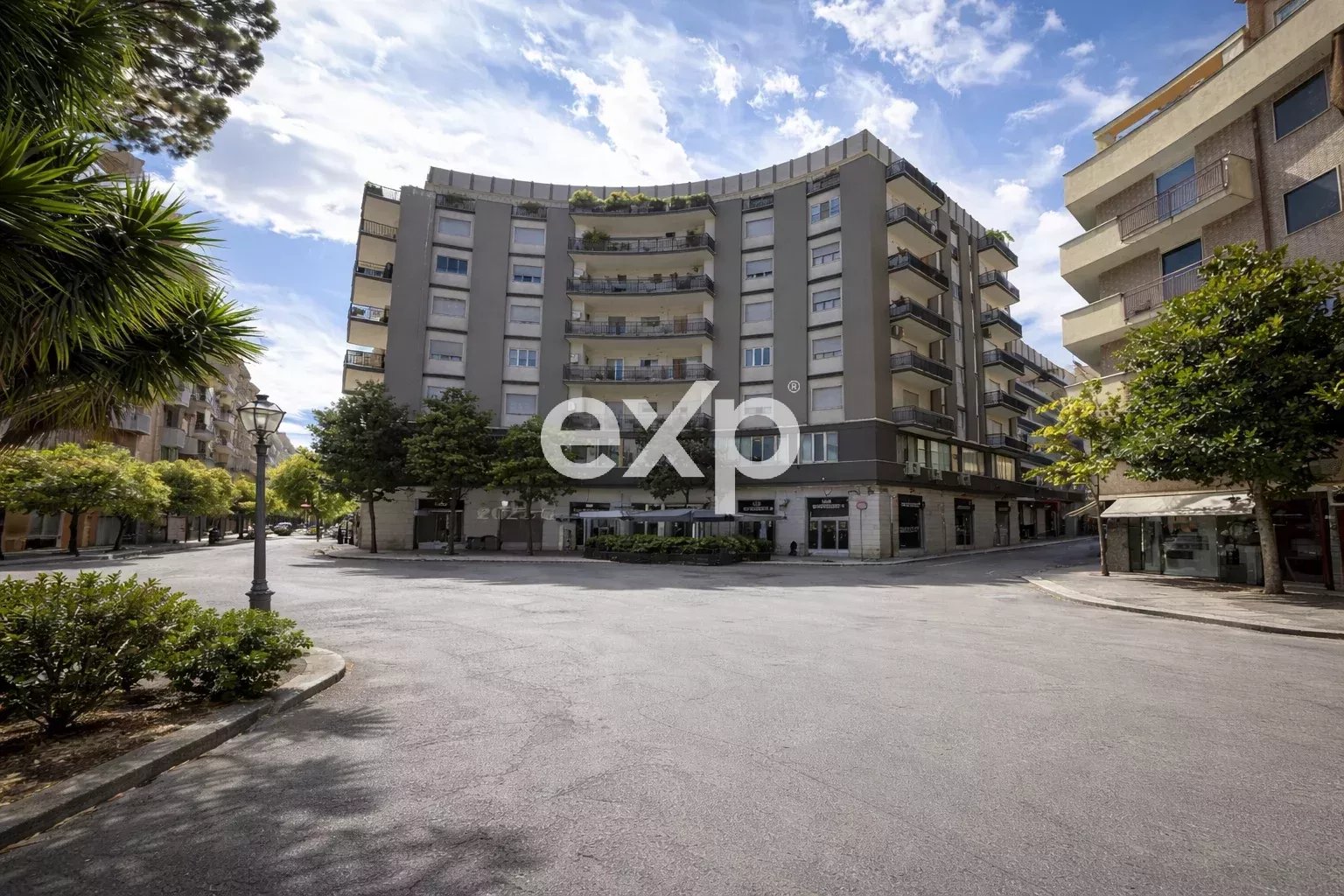 Ampio appartamento luminoso con posto auto in Piazza Marconi – Andria