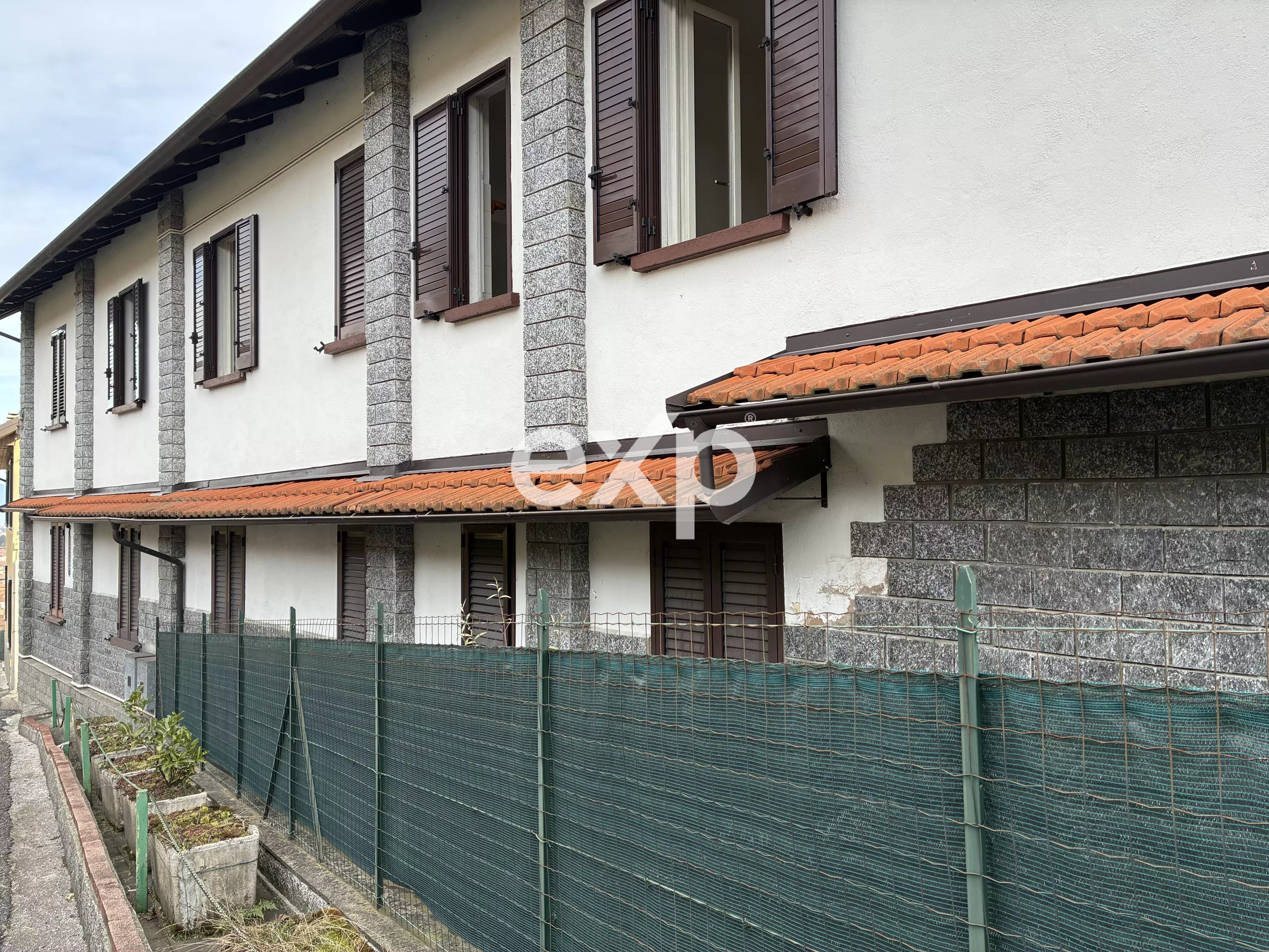 VENDESI CASA INDIPENDENTE SUL LAGO MAGGIORE - POSSIBILITÀ AFFITTO A RISCATTO