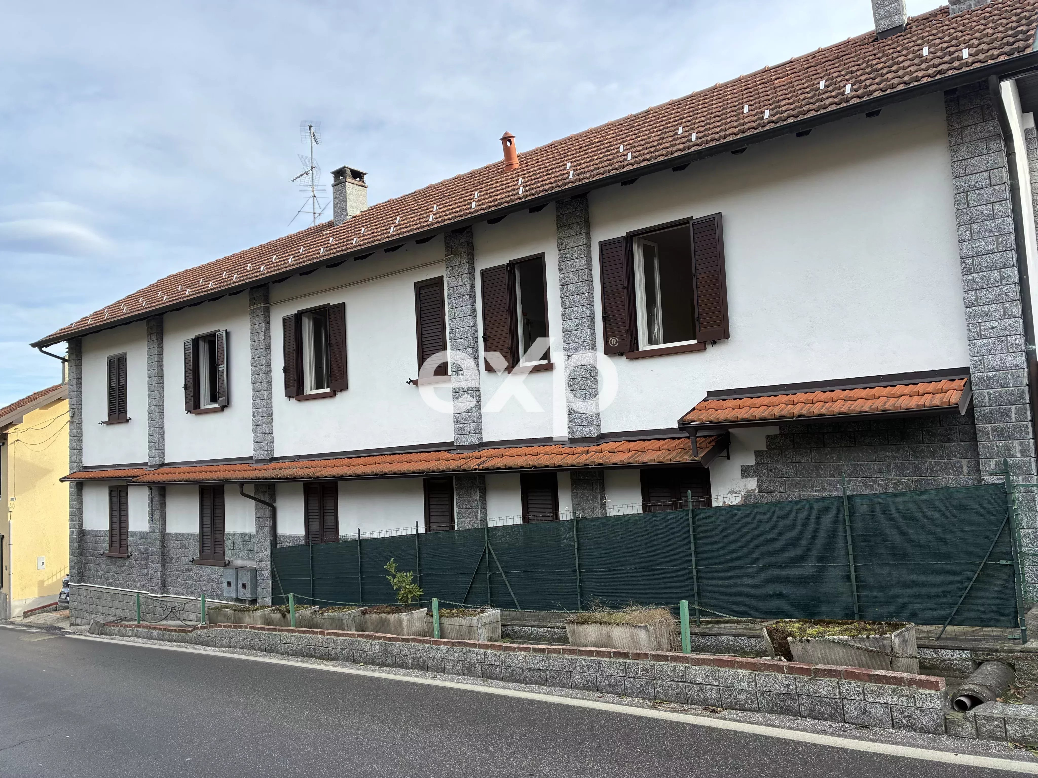 VENDESI CASA INDIPENDENTE SUL LAGO MAGGIORE - POSSIBILITÀ AFFITTO A RISCATTO