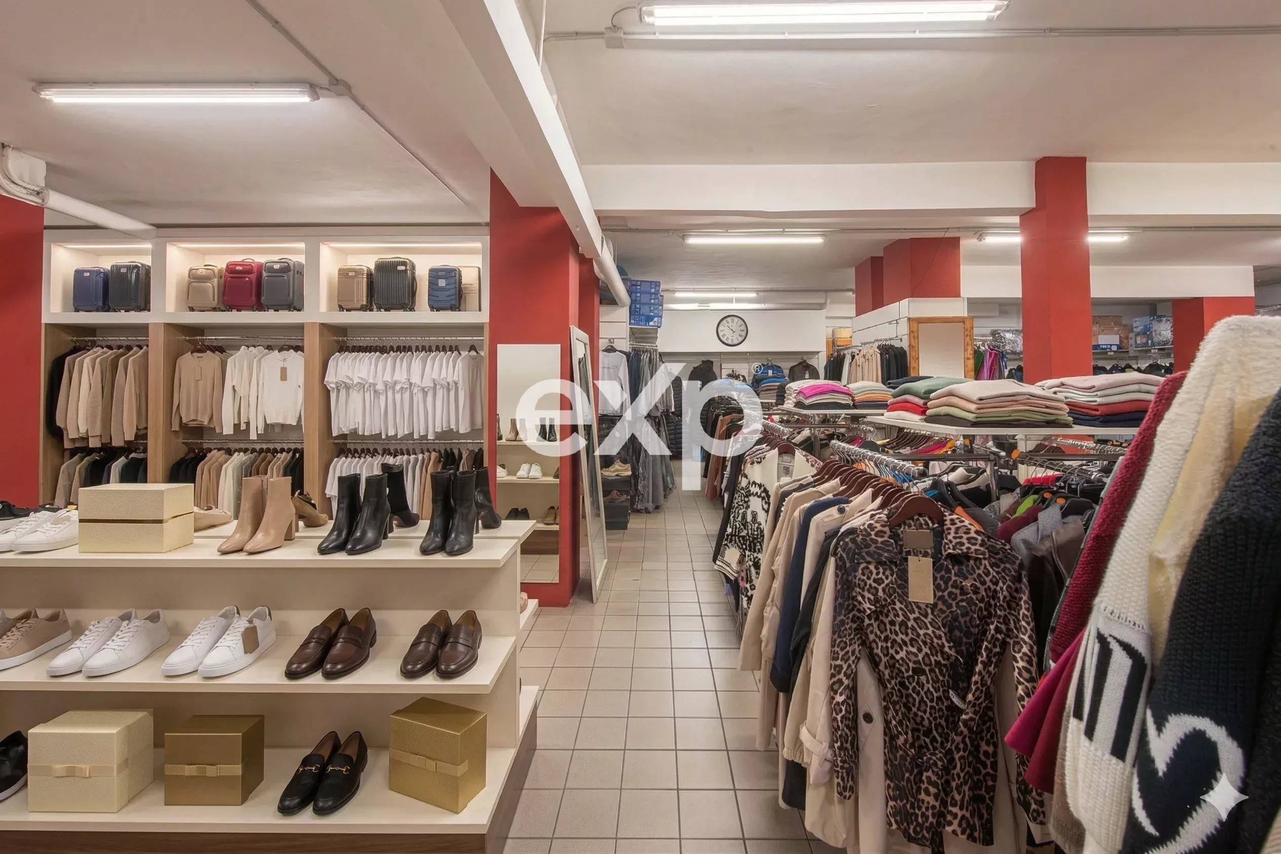 Ostia –Via dei Bragozzi Negozio a reddito con 4 vetrine – 232 mq