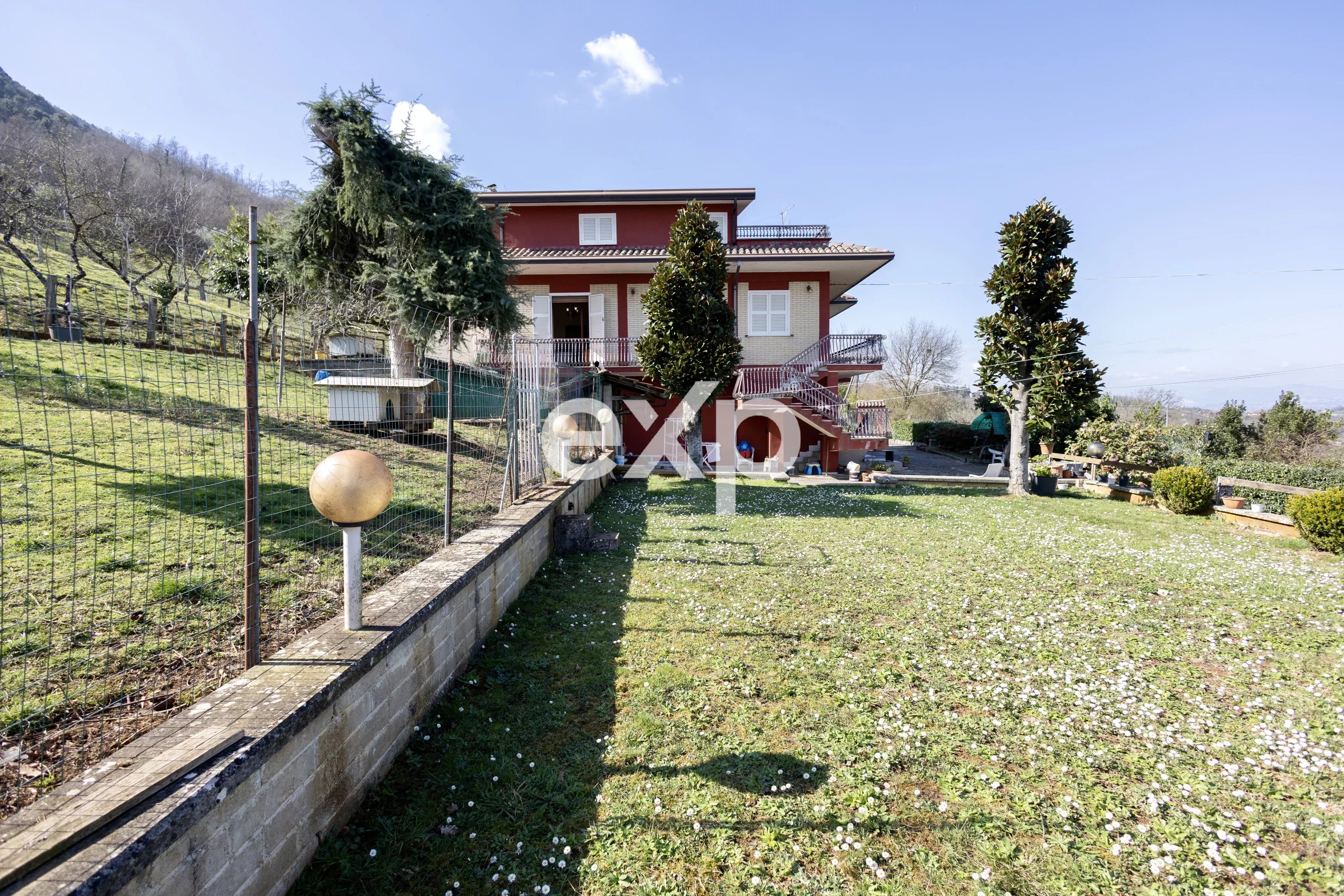Casa indipendente con vista panoramica, giardino e terreno – Via Pedemontana, Ceccano