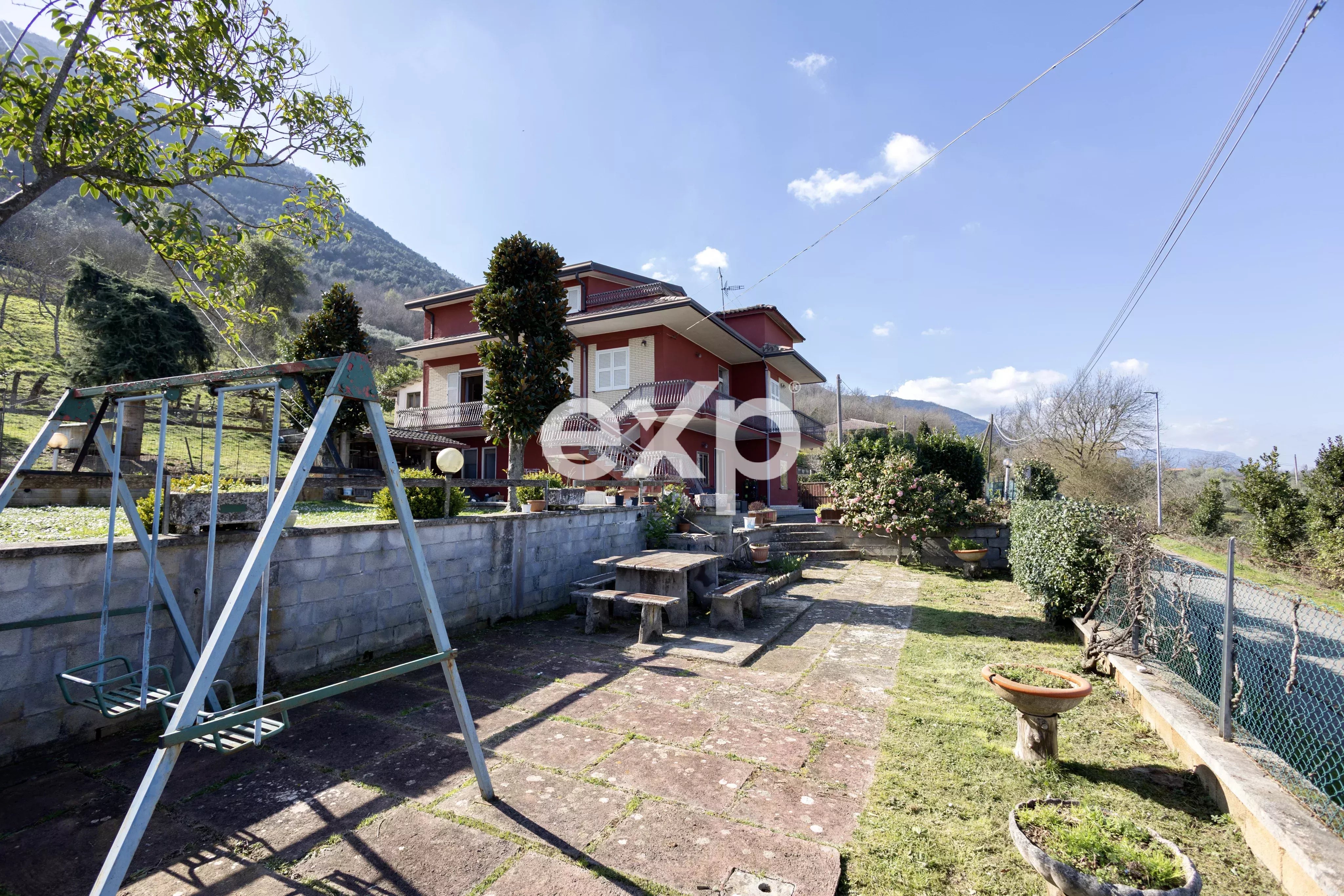 Casa indipendente con vista panoramica, giardino e terreno – Via Pedemontana, Ceccano