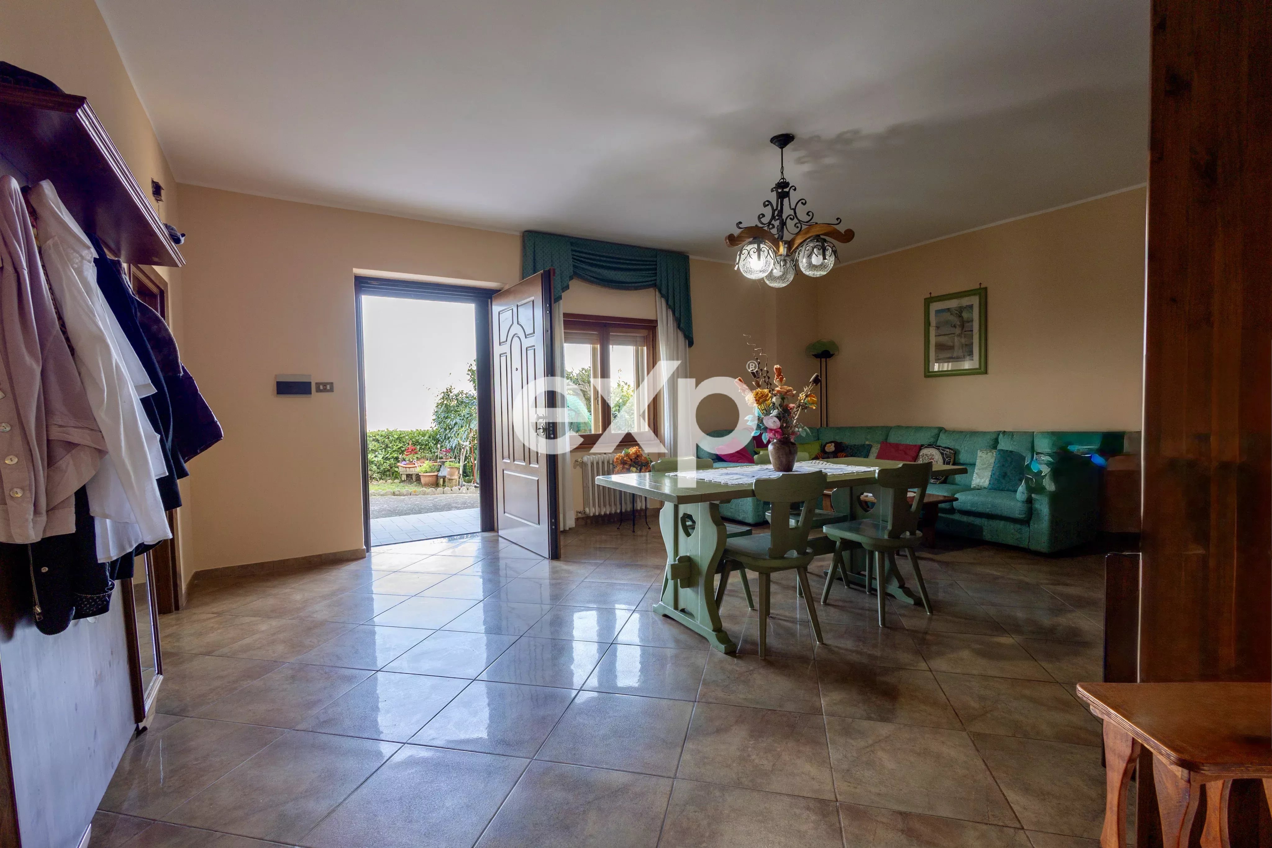 Casa indipendente con vista panoramica, giardino e terreno – Via Pedemontana, Ceccano