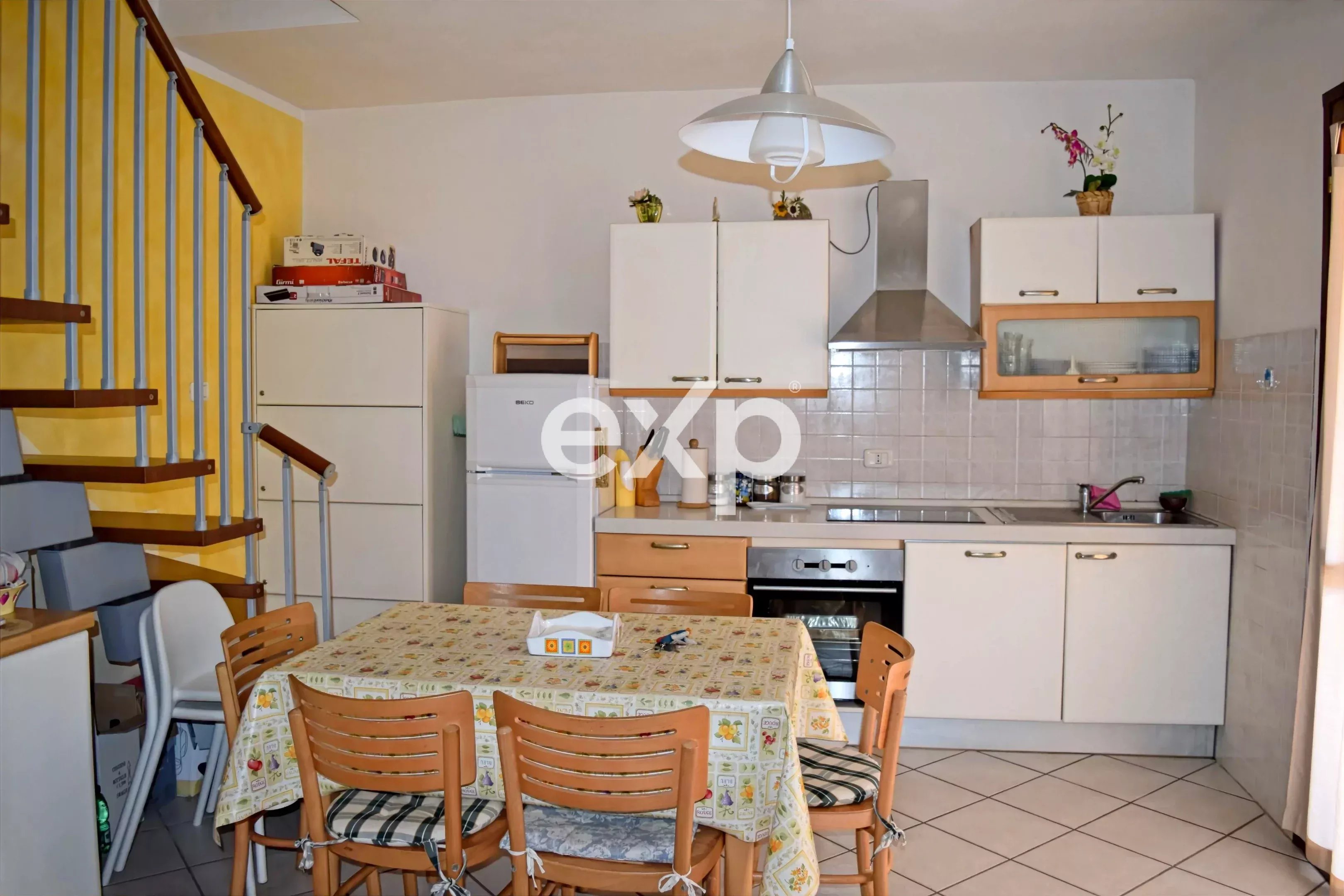 Splendid Three-Room Apartment for Sale with Outdoor Spaces Just 300 Meters from the Sea 5