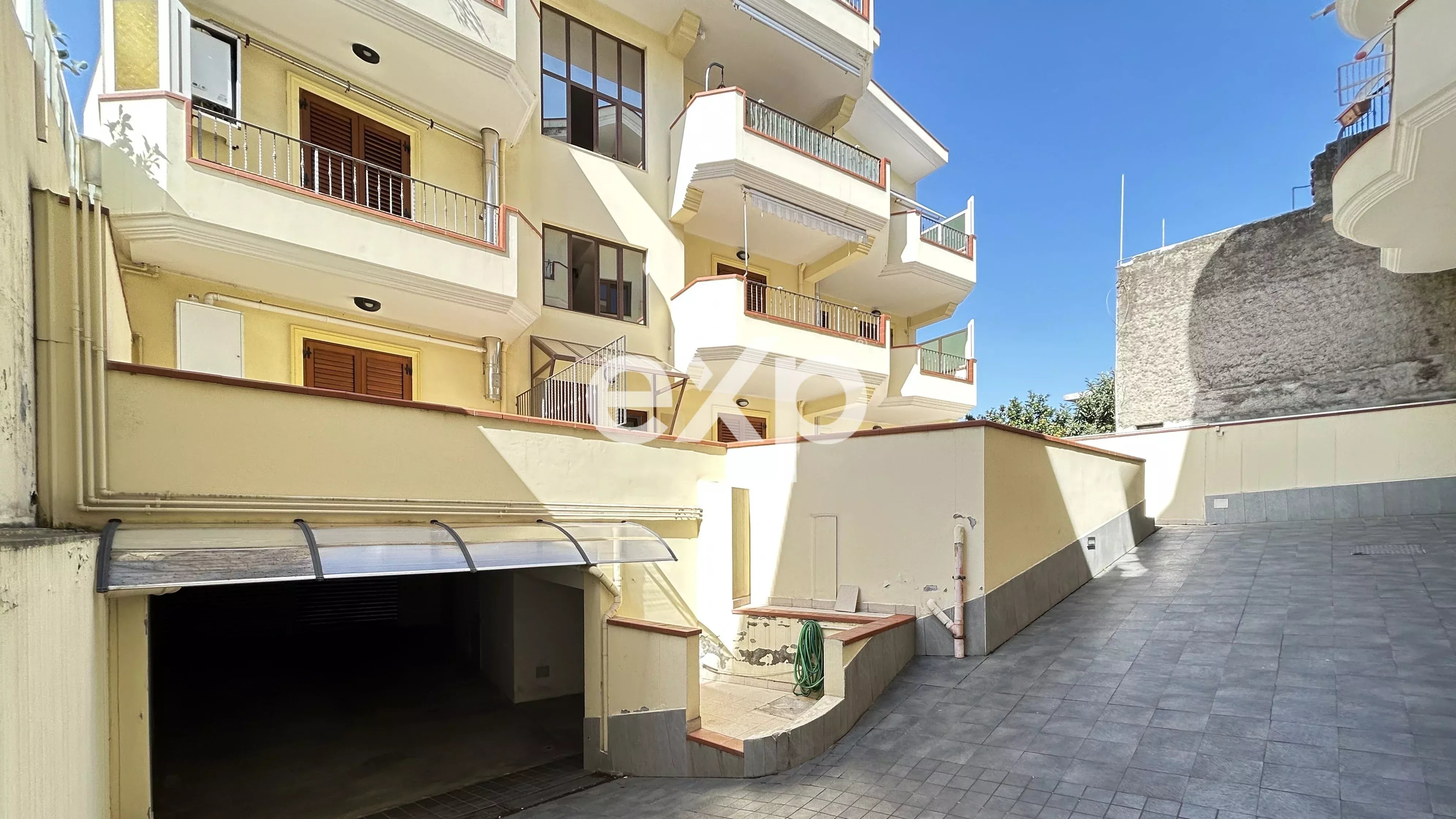 Appartamento moderno a Villafranca Tirrena, con la dotazione di box auto.