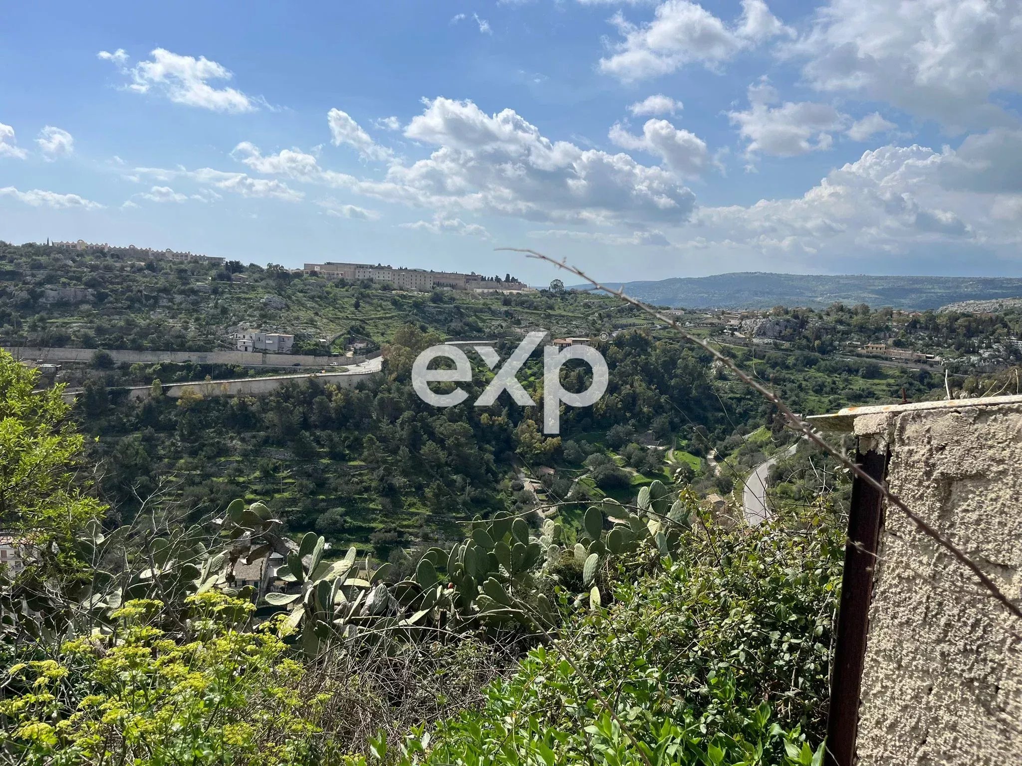 Ampia proprietà panoramica da ristrutturare a Modica Alta