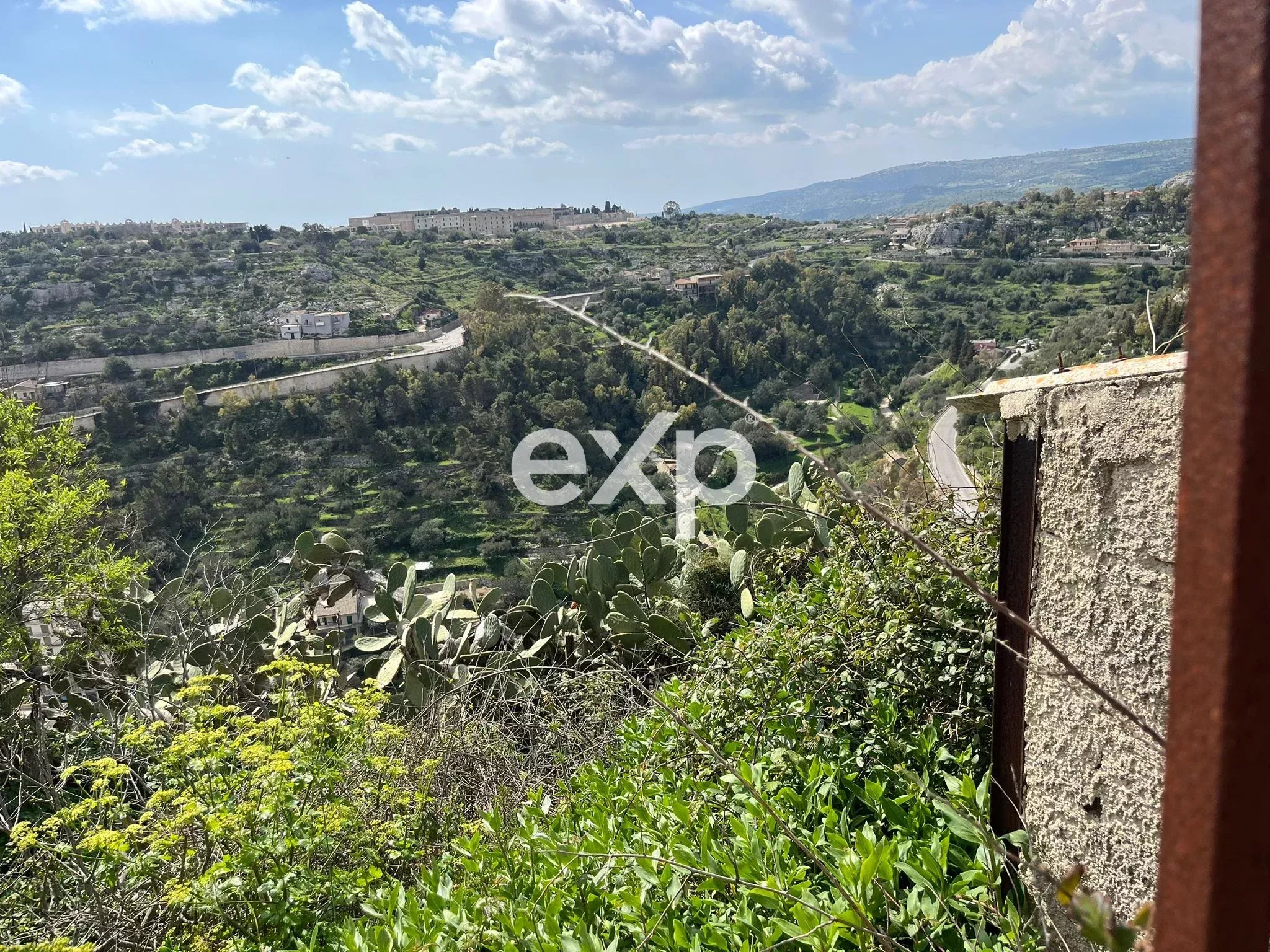 Ampia proprietà panoramica da ristrutturare a Modica Alta