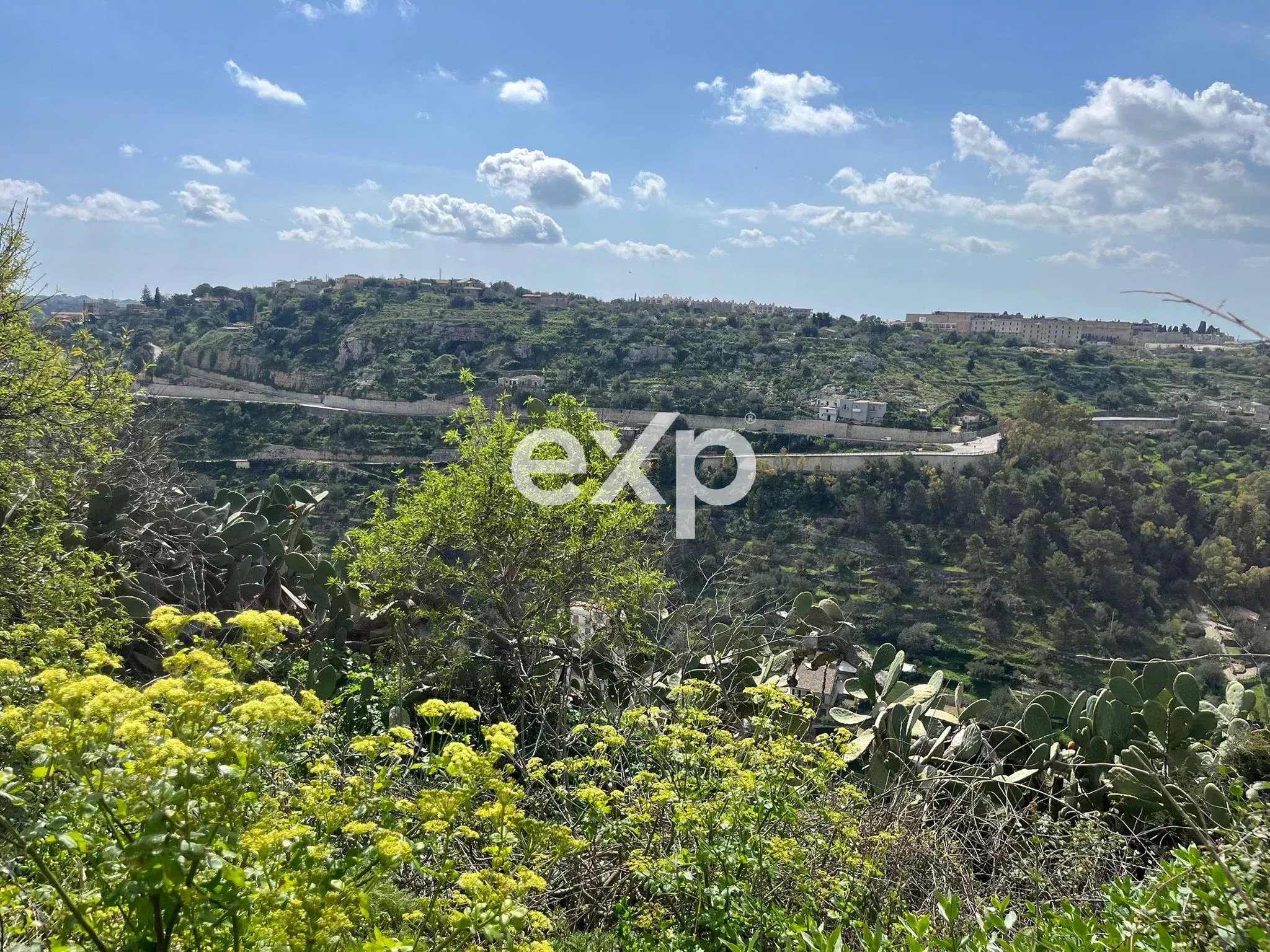 Ampia proprietà panoramica da ristrutturare a Modica Alta