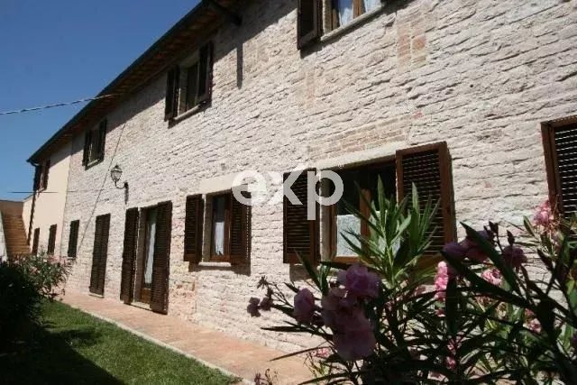 Casale in Pietra con Piscina e B&B avviato in Vendita a Cagli, Marche