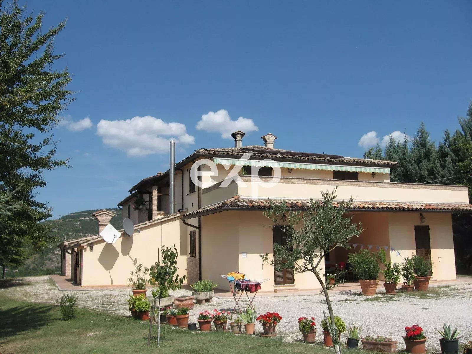Casale in Pietra con Piscina e B&B avviato in Vendita a Cagli, Marche