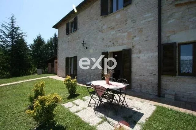 Casale in Pietra con Piscina e B&B avviato in Vendita a Cagli, Marche