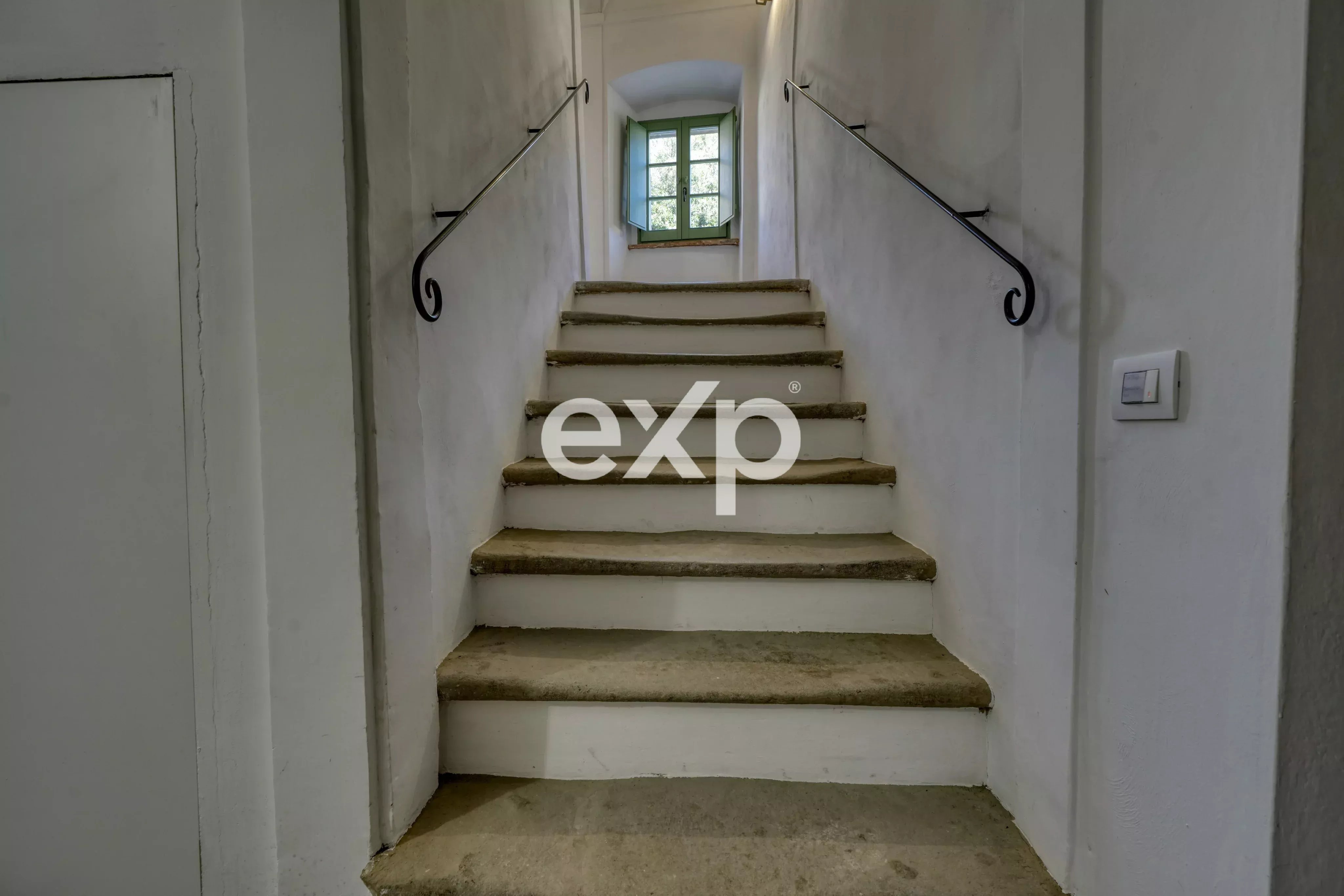 Dove la Storia ha fatto Pace: Il Tuo Rifugio nel Palazzo della Ragione