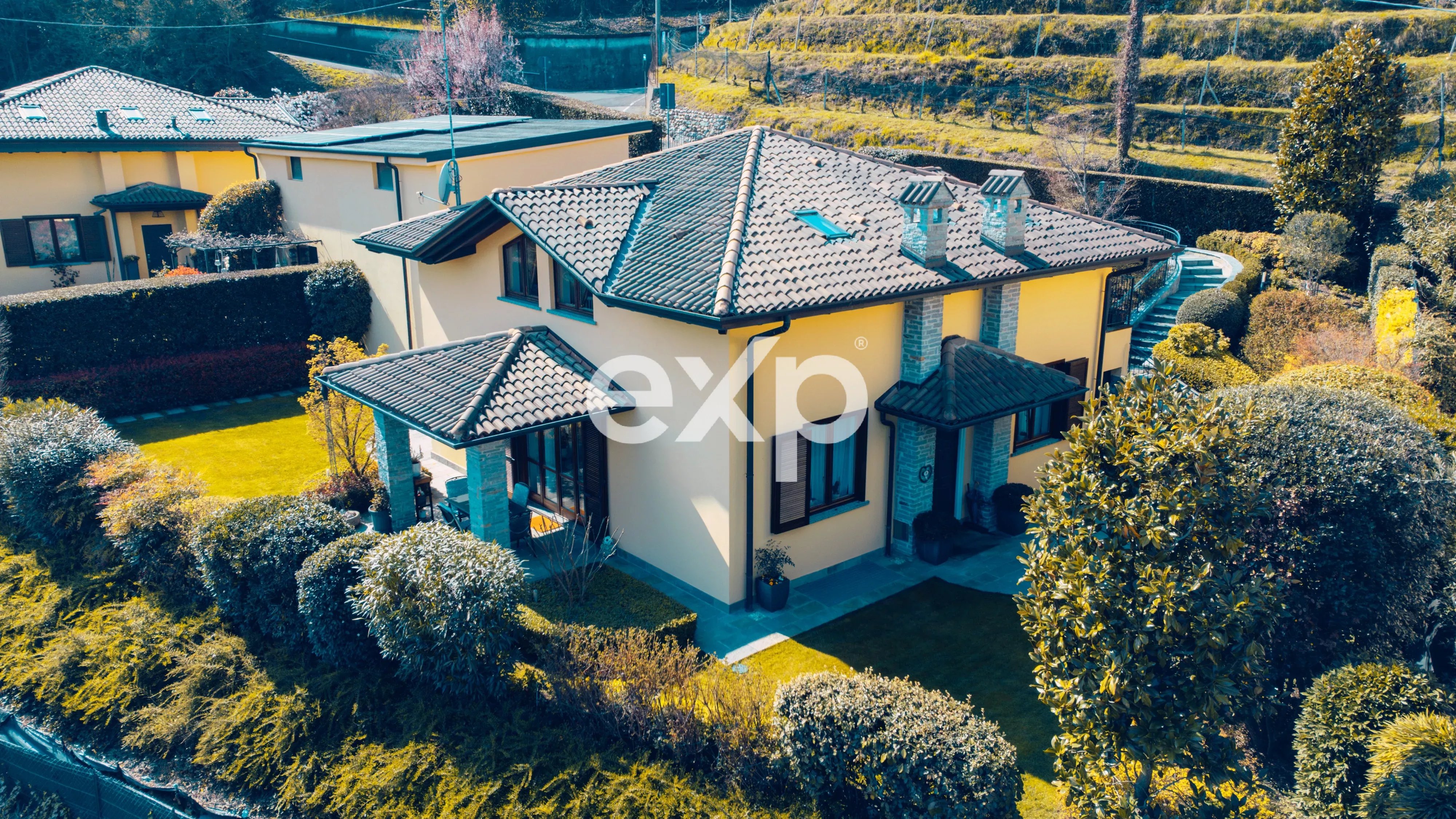 Casa in vendita a Montano Lucino, Via I Maggio, 13, 22070 Montano Lucino, 300 m²
