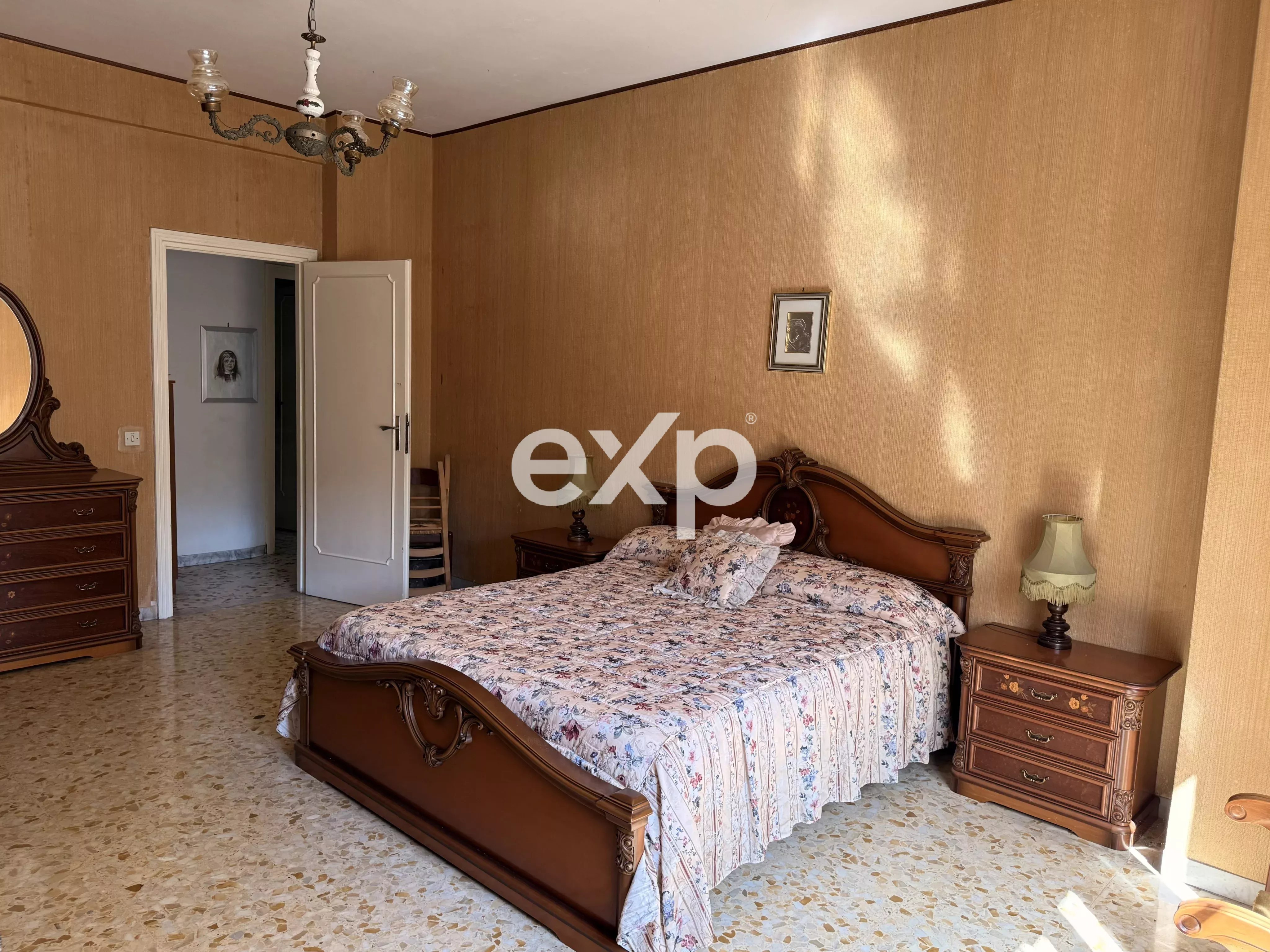 AMPIO 3 LOCALI DI 116 MQ IN VIALE AMERICA LATINA