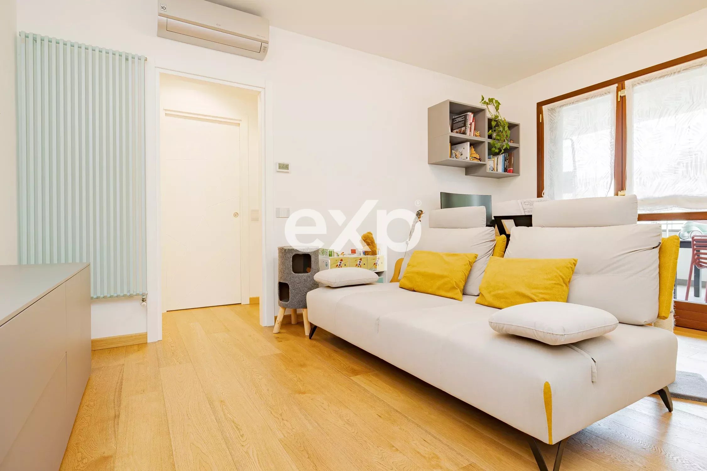 DUE LOCALI DI 75 MQ CON TERRAZZO