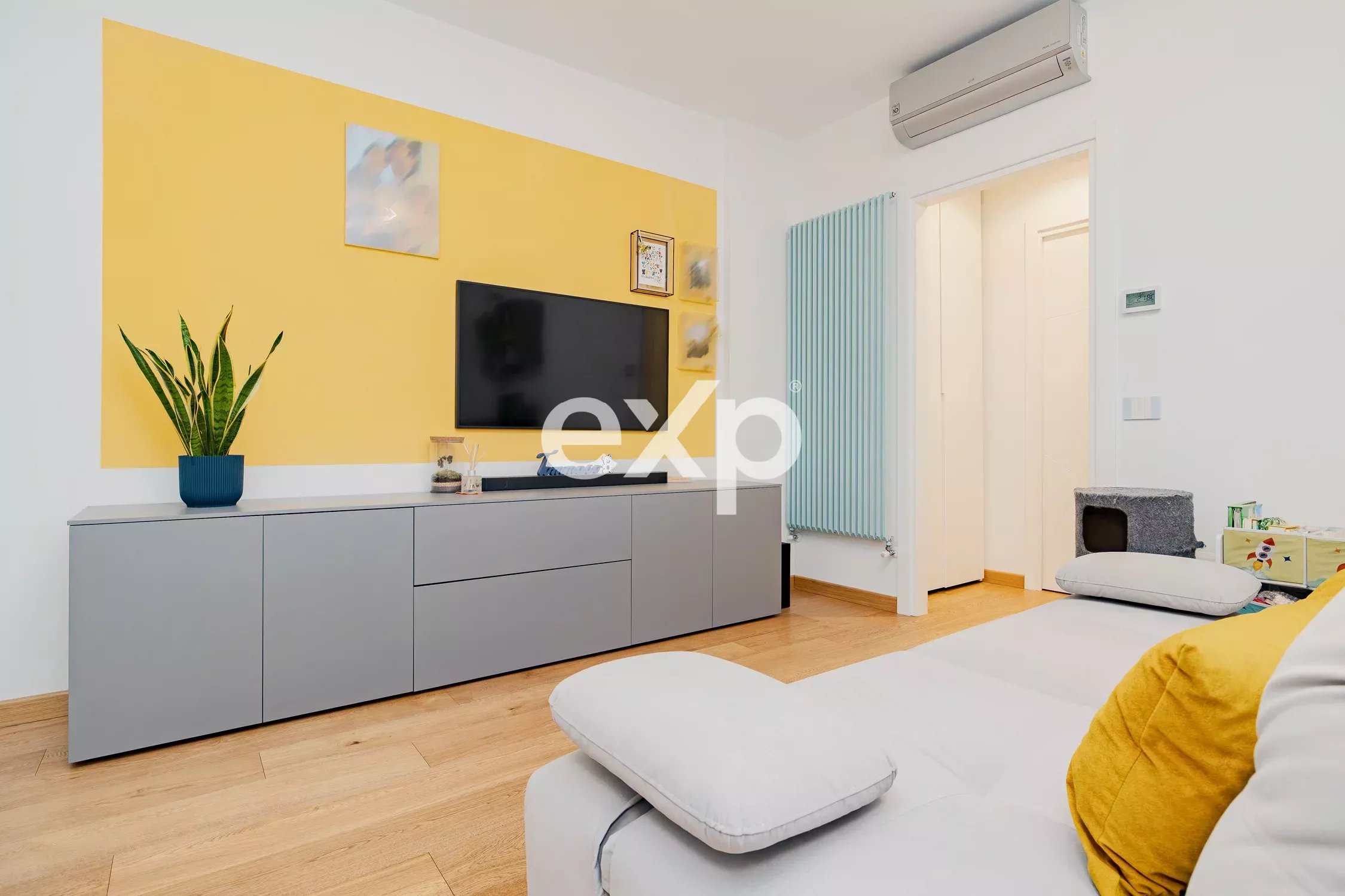 DUE LOCALI DI 75 MQ CON TERRAZZO