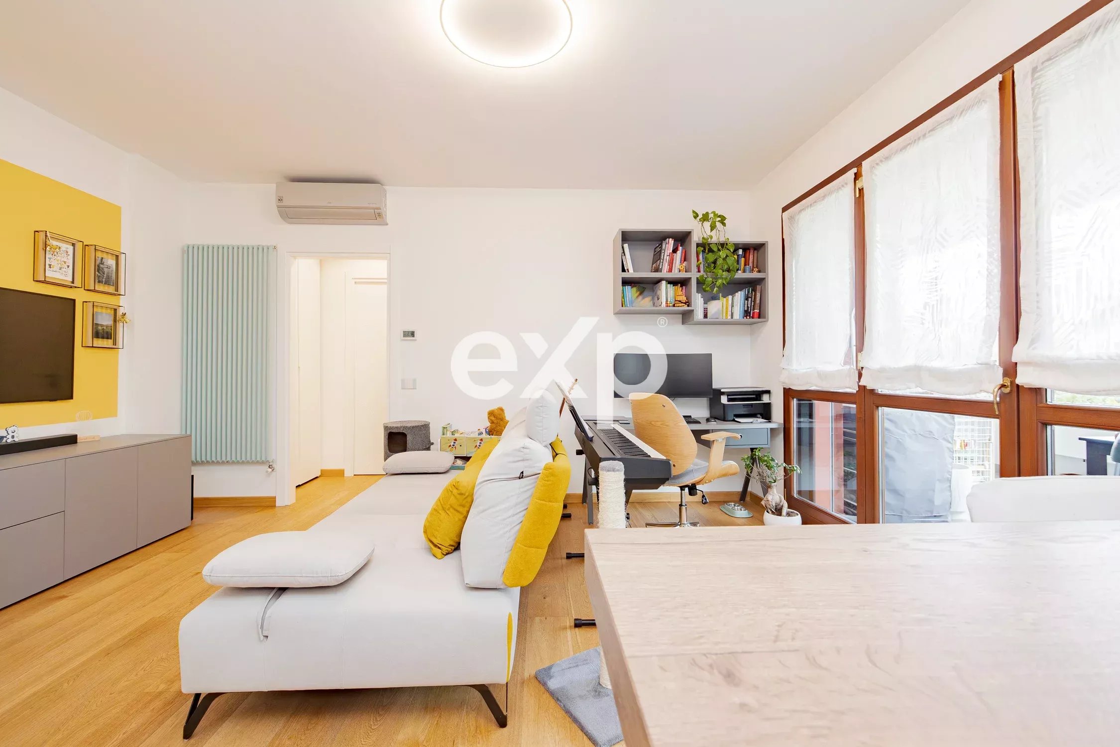 DUE LOCALI DI 75 MQ CON TERRAZZO