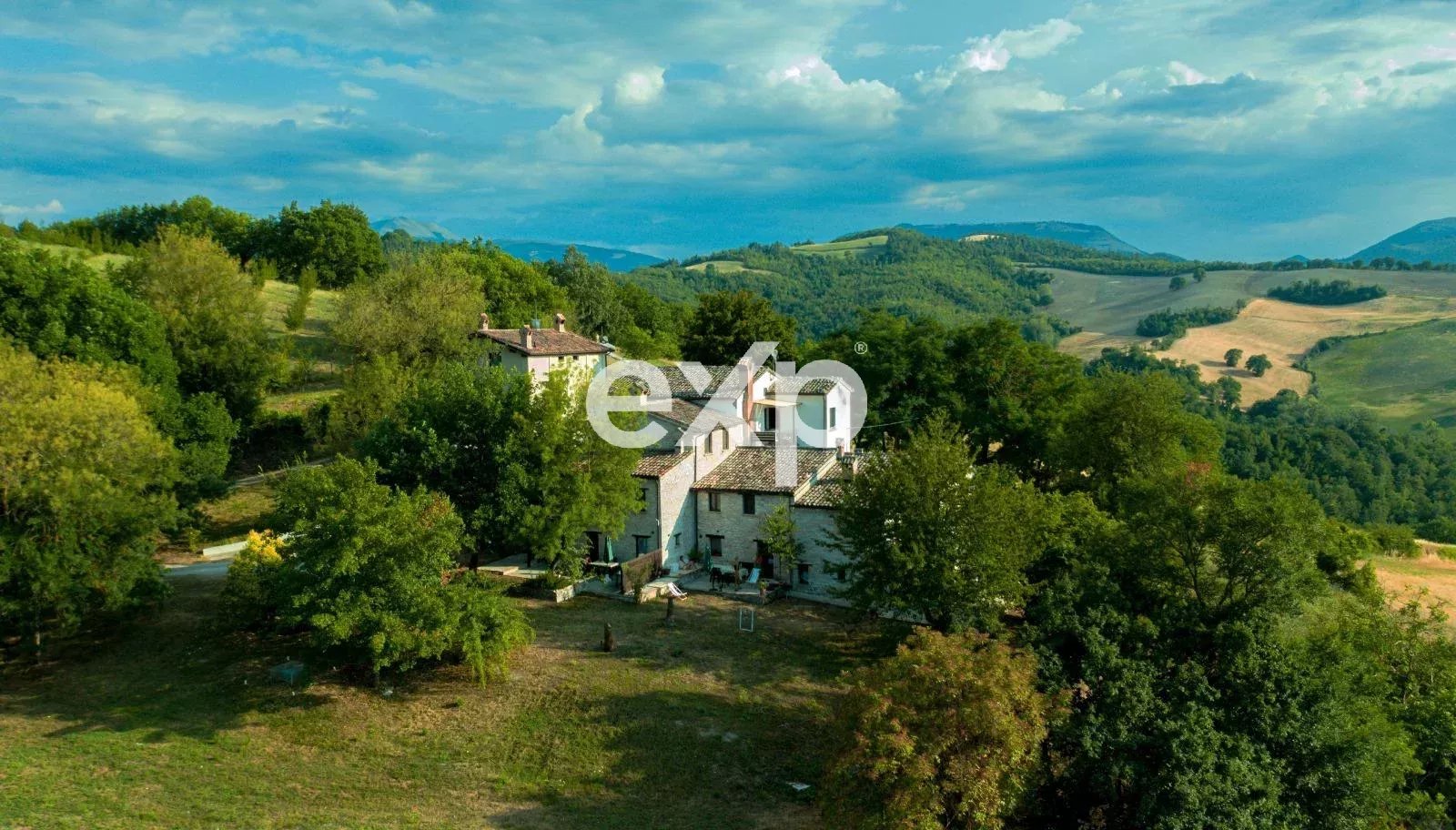 Cagli: Tenuta con Tartufaie Private