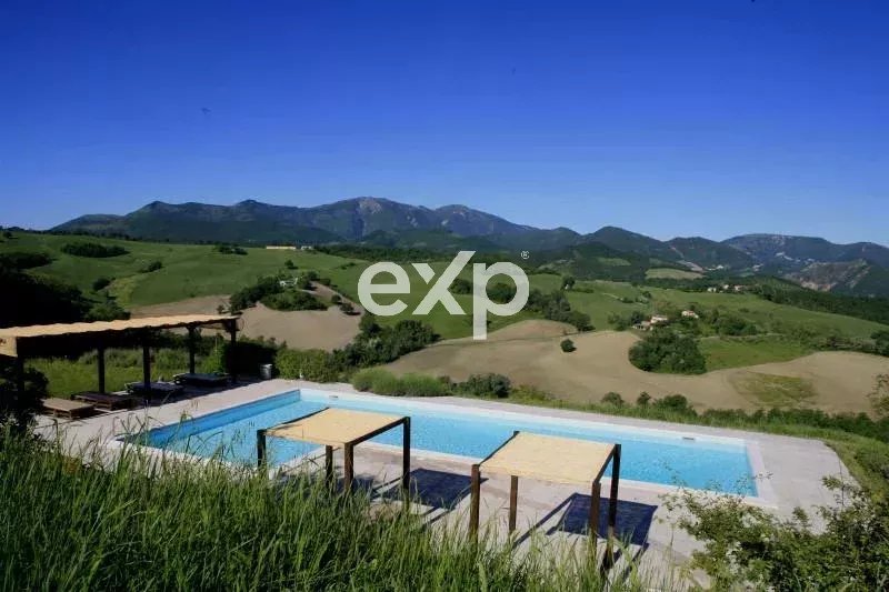 Cagli: Tenuta con Tartufaie Private