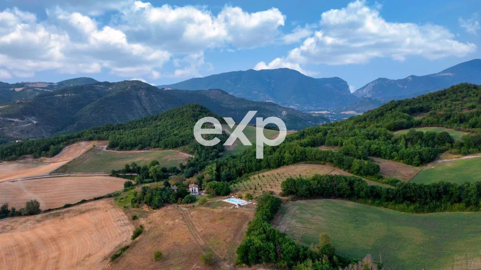 Cagli: Tenuta con Tartufaie Private