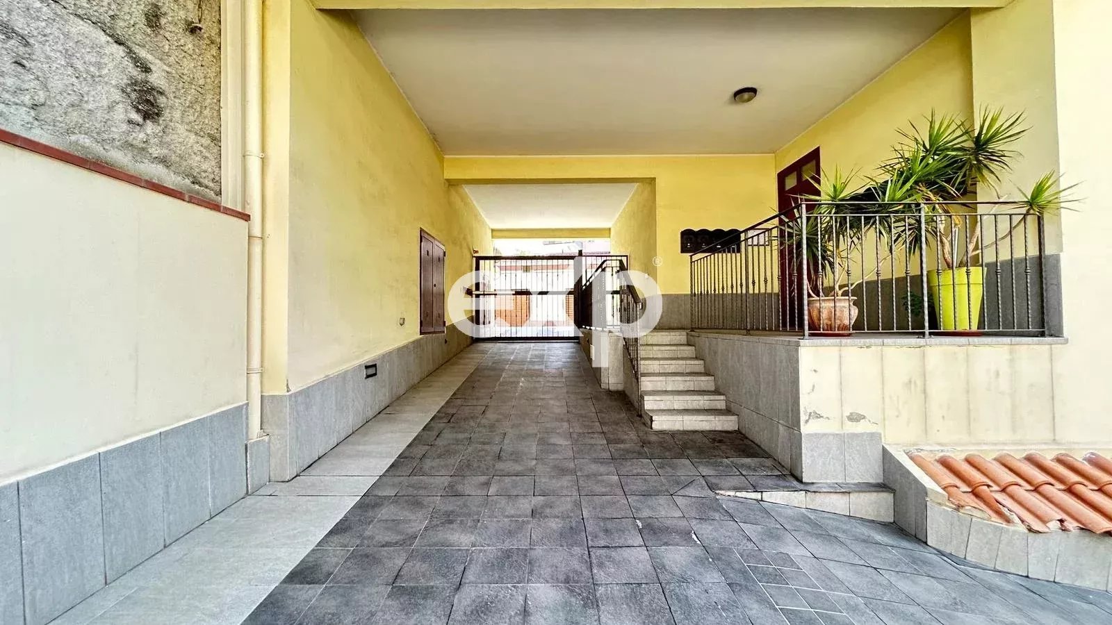 Appartamento a Villafranca Tirrena, con la dotazione di box auto.