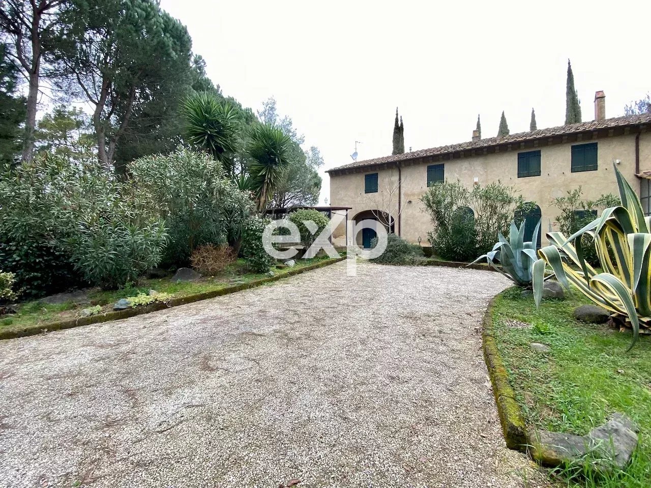 Fauglia – Porzione  di Casale  tipico toscano  con piscina, giardino