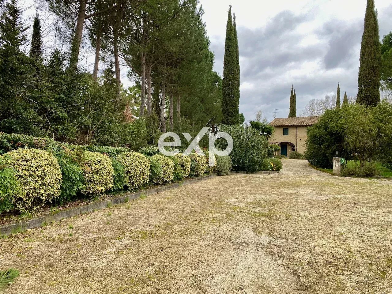 Fauglia – Porzione  di Casale  tipico toscano  con piscina, giardino