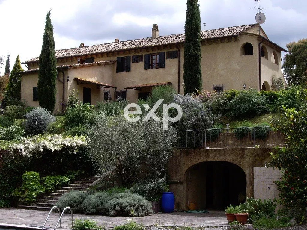 Fauglia – Porzione  di Casale  tipico toscano  con piscina, giardino