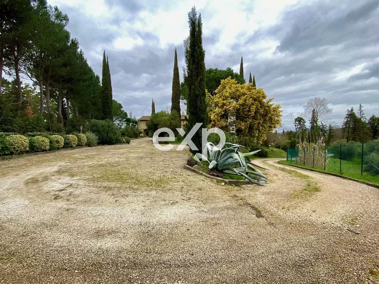 Fauglia – Porzione  di Casale  tipico toscano  con piscina, giardino