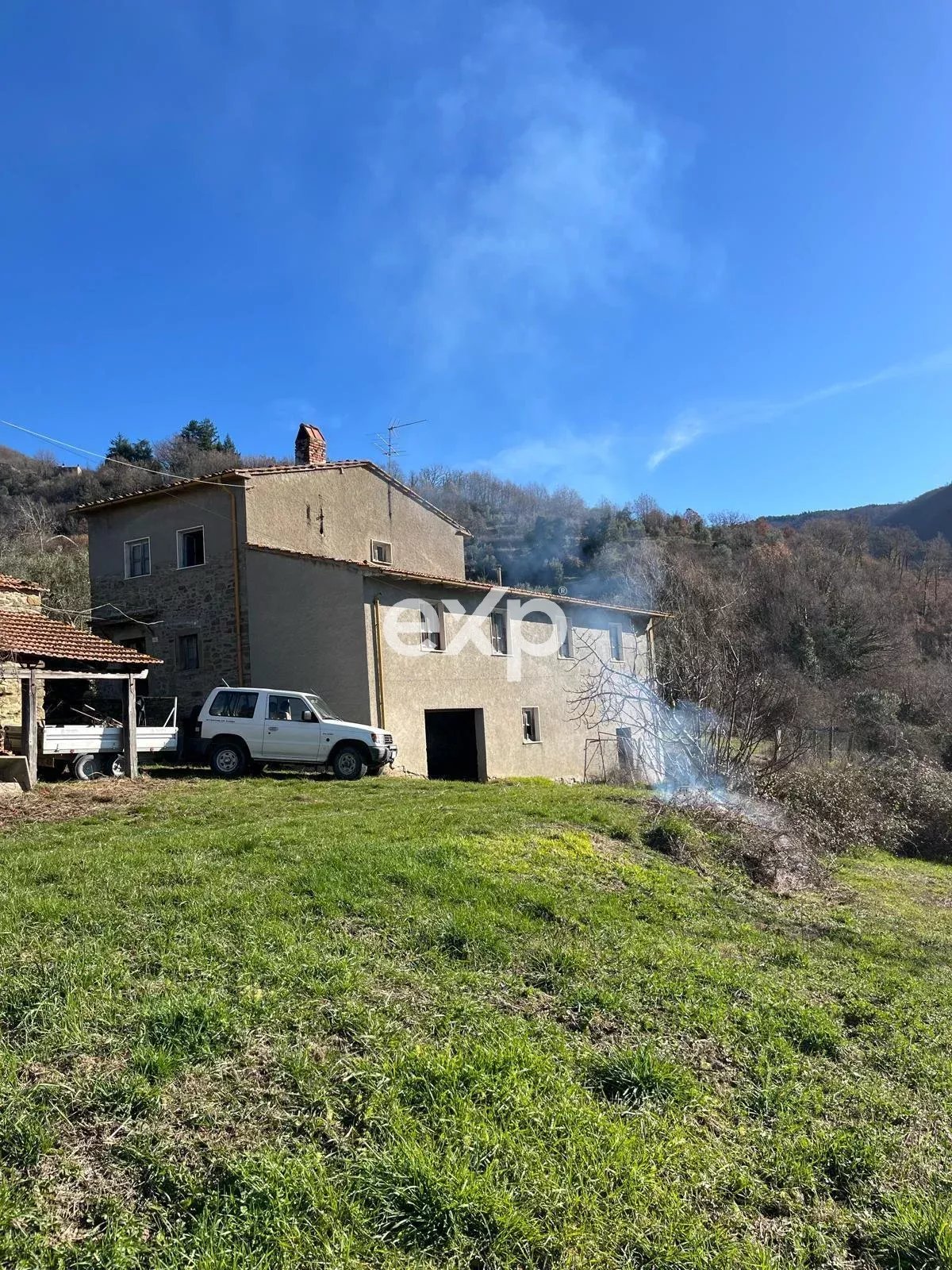 Antico Borgo in Pietra con Vista Mozzafiato sull'Alpe di Catenaia