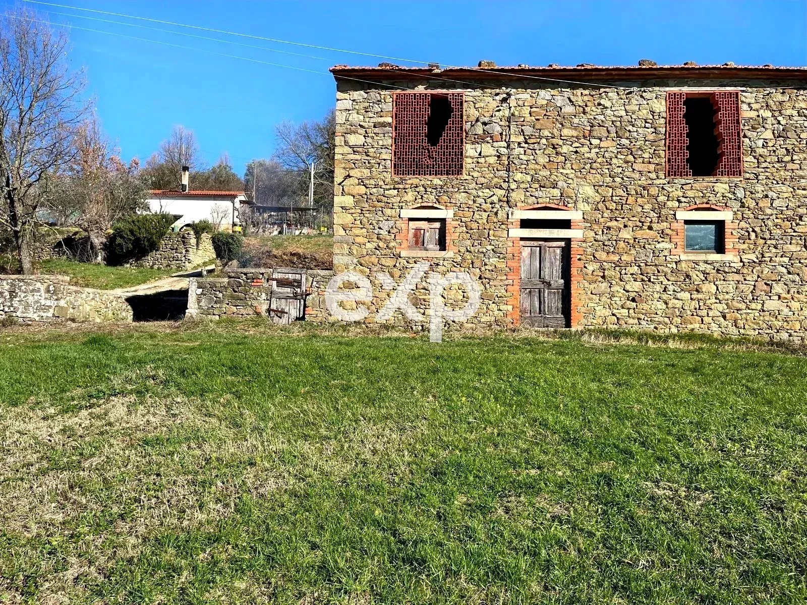 Antico Borgo in Pietra con Vista Mozzafiato sull'Alpe di Catenaia