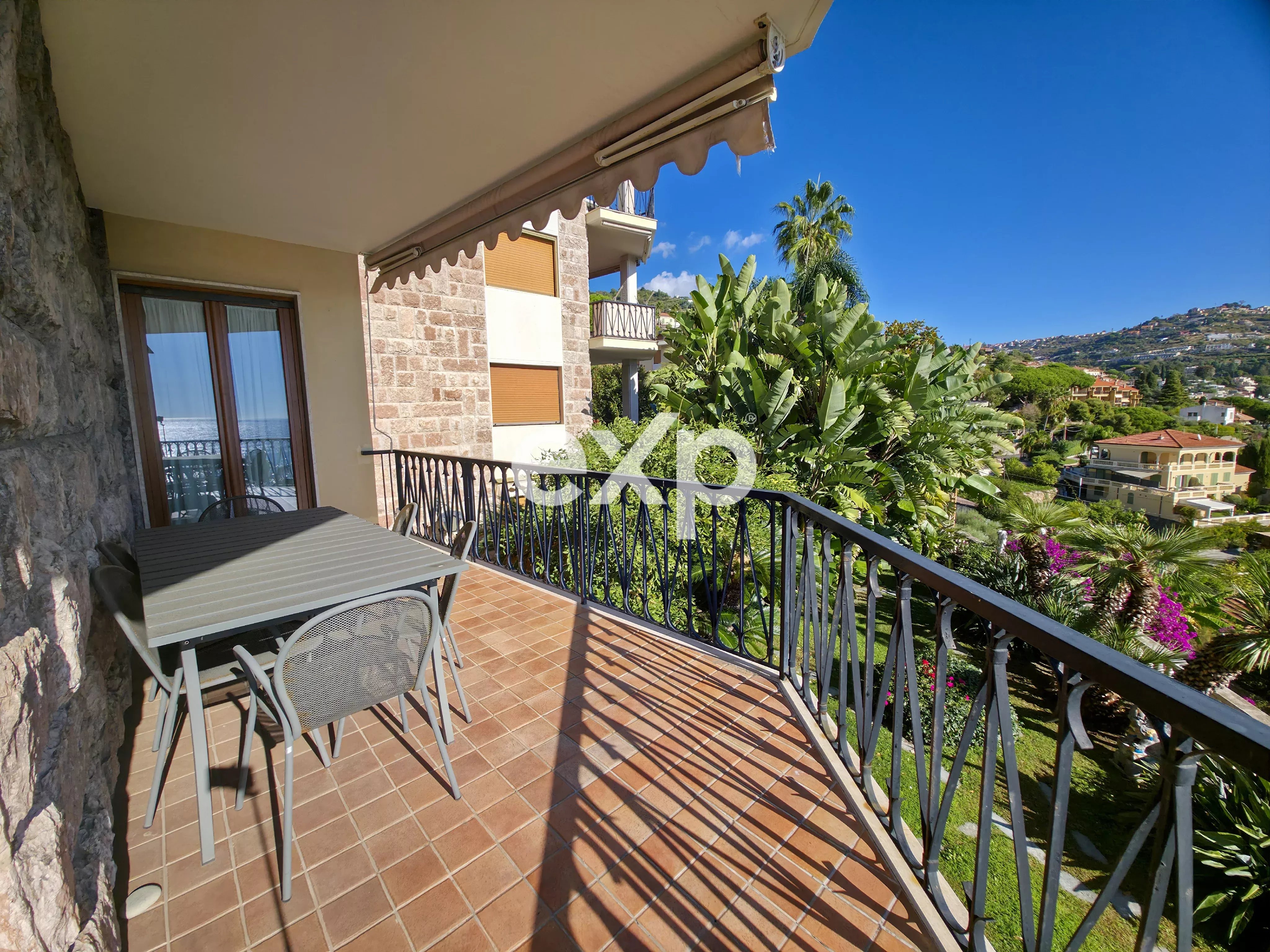 Ospedaletti – Prestigioso appartamento vista mare in residence con piscina e portineria