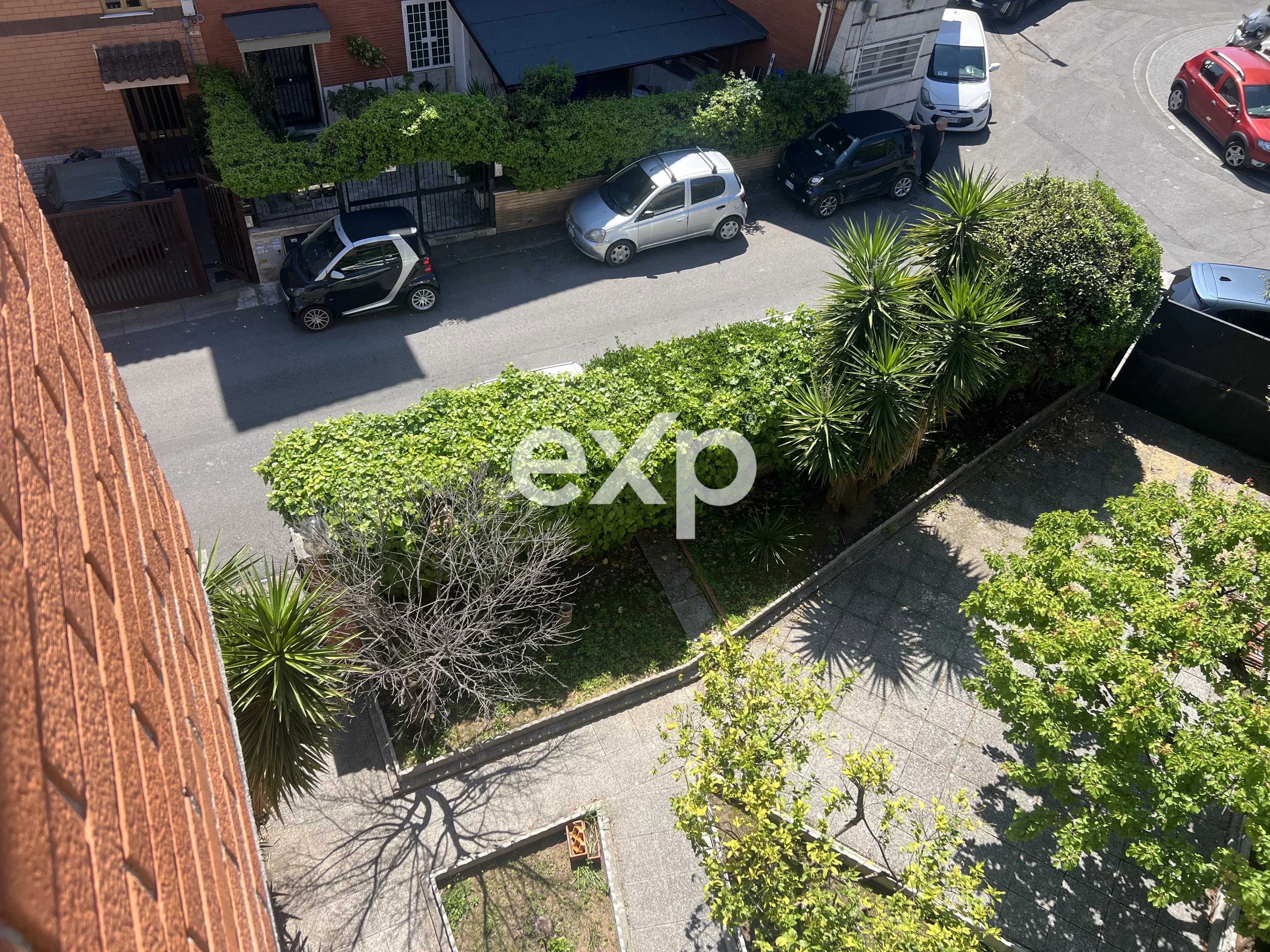 Villa con due appartamenti -box doppio - giardino - Fidene - € 540.000