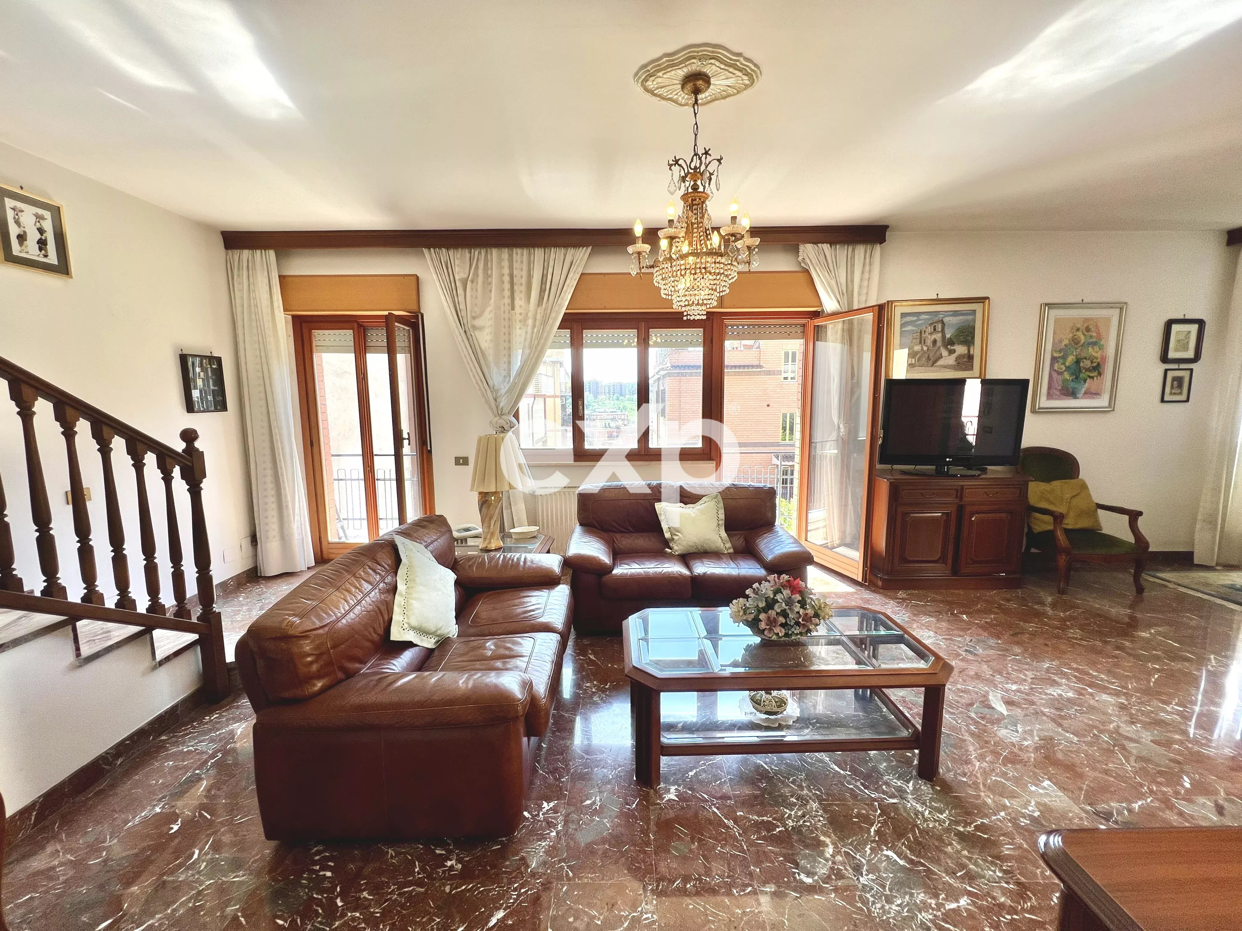 Villa con due appartamenti -box doppio - giardino - Fidene - € 540.000