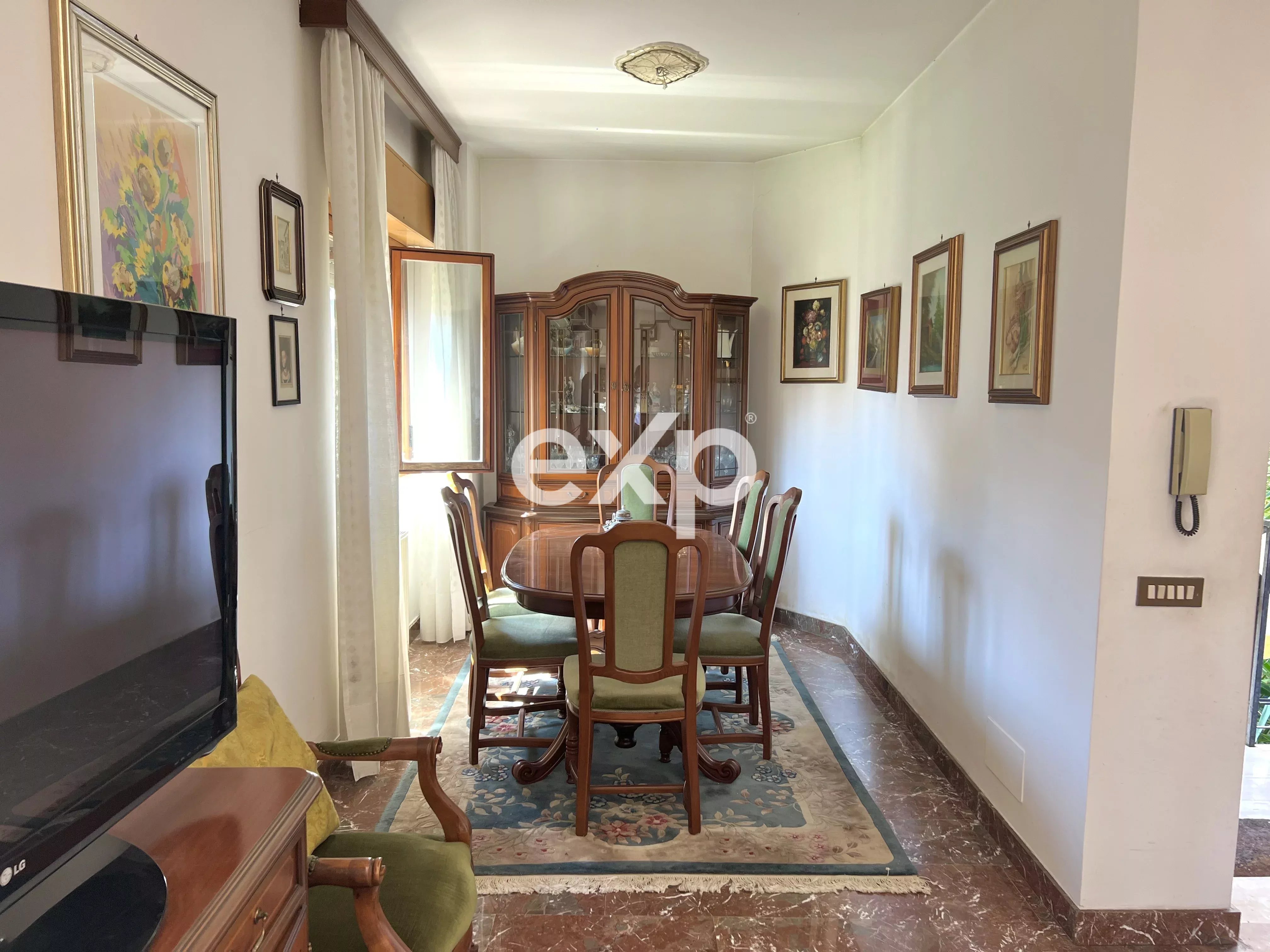 Villa con due appartamenti -box doppio - giardino - Fidene - € 540.000