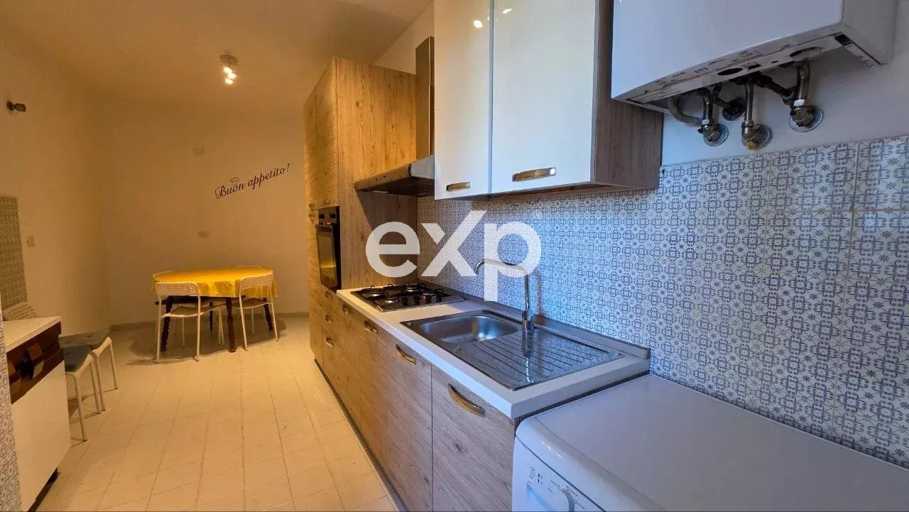 Sanremo Foce – Ampio appartamento vista mare con piscina, terrazzo e possibilità frazionamento